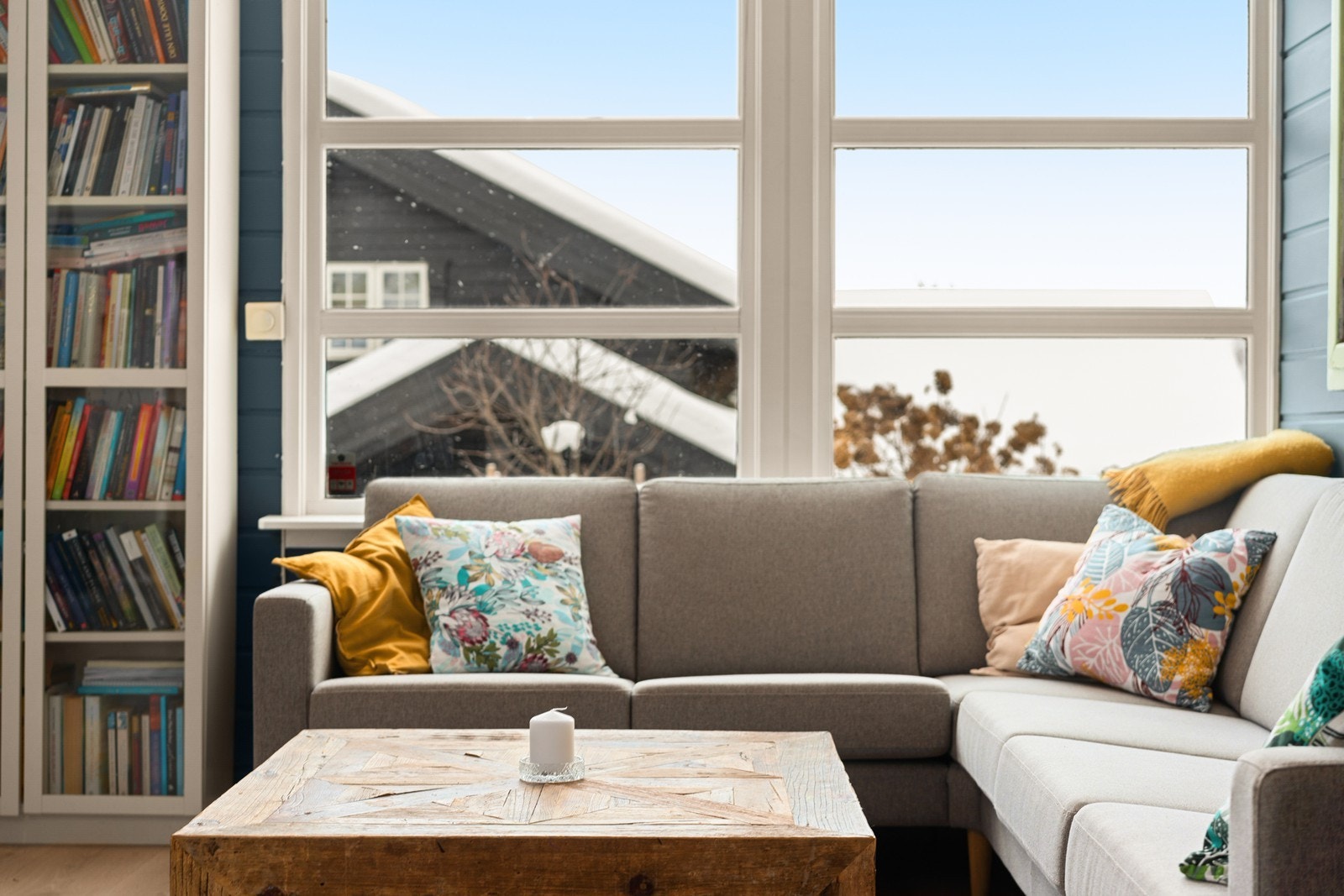 Boligen har en god beliggenhet høyt på feltet Prestegårdshagan. Galleribilde