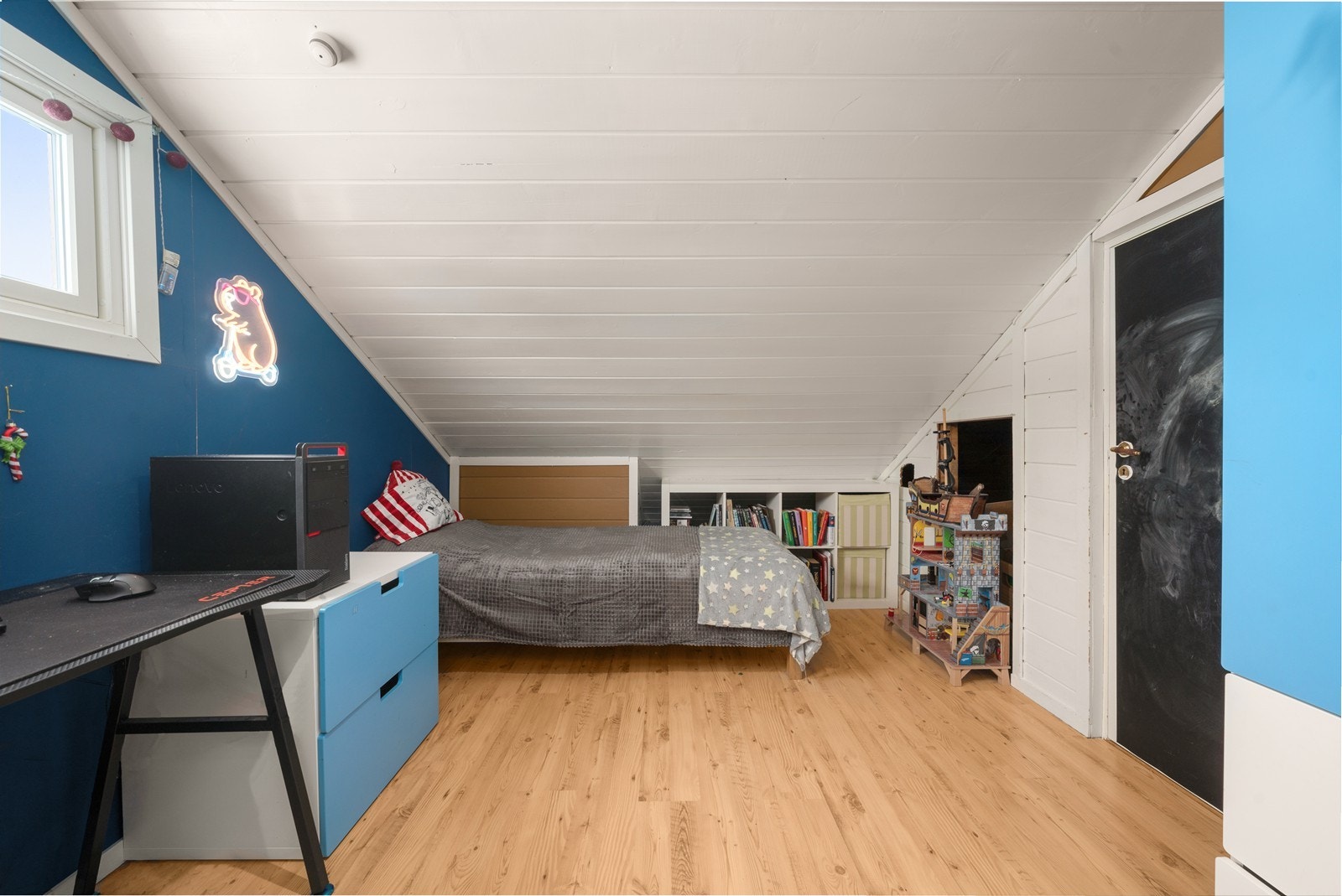 Loftsetasjen. Dette rommet er ikke godkjent som soverom. Galleribilde