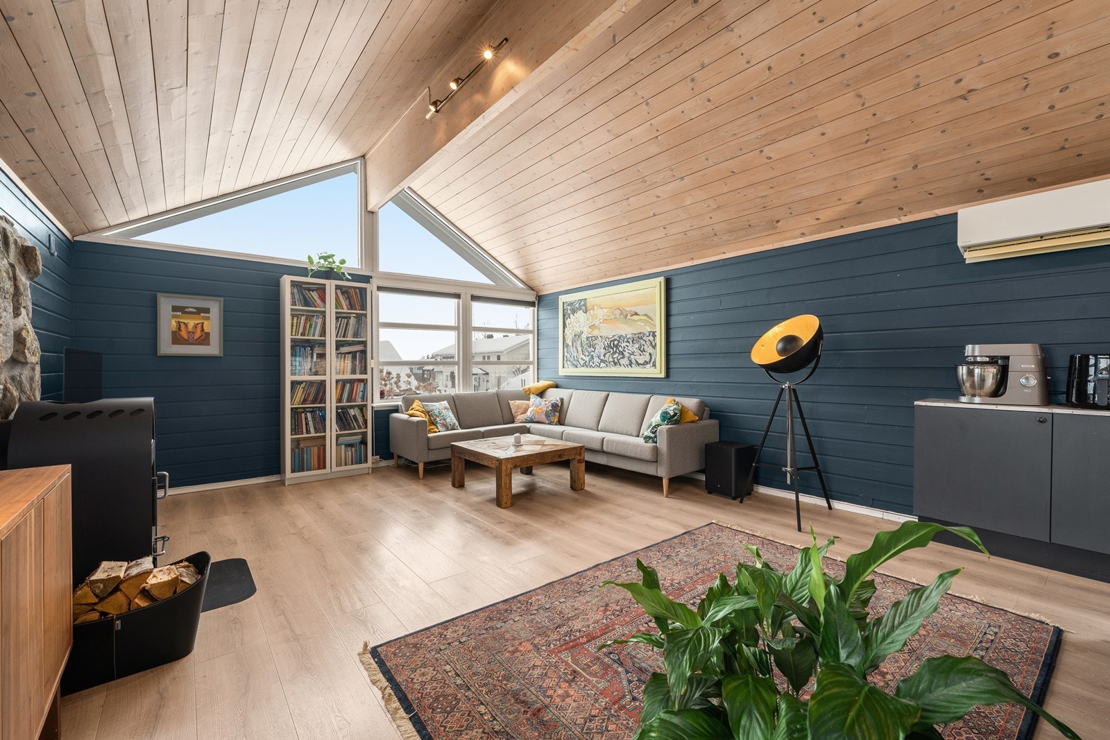 Emera Eiendomsmegling v/ Line Stuve ønsker velkommen til Elgfaret 27! Foto: Thor Øyvind Borgersen Galleribilde