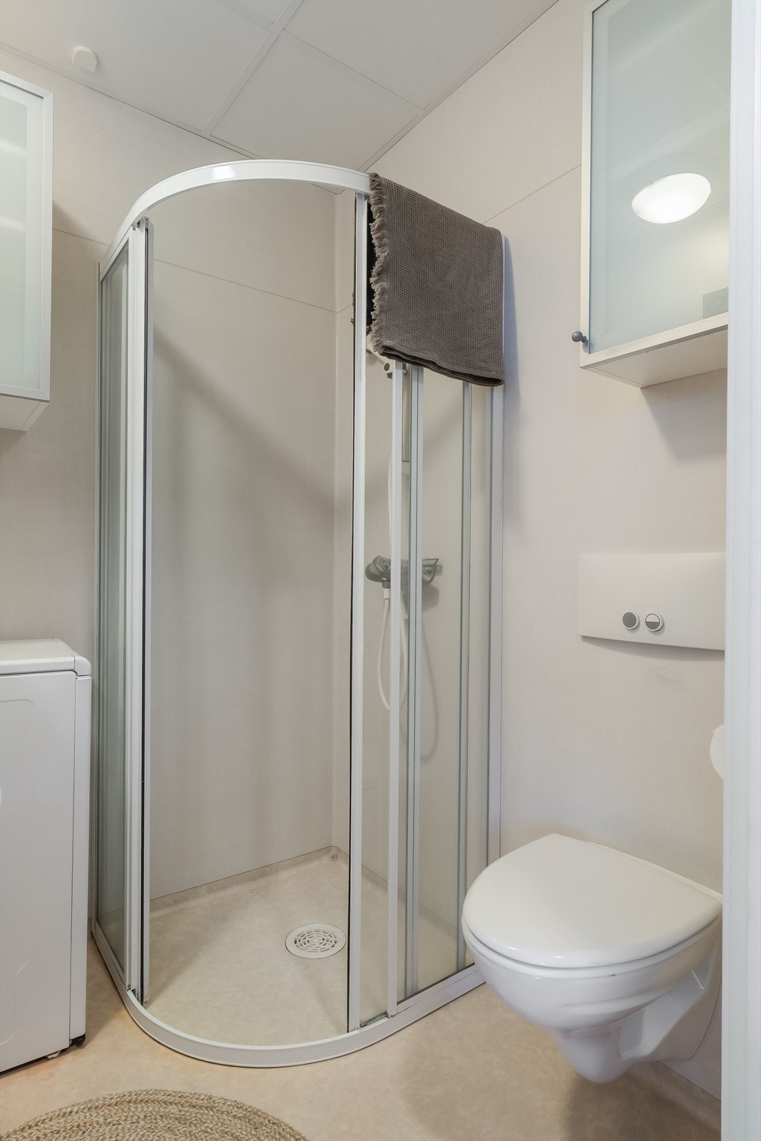 Badet er også utstyrt med opplegg til vaskemaskin. Galleribilde