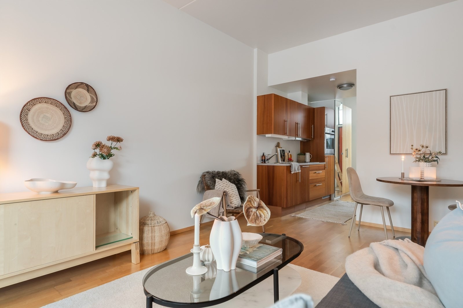 Leiligheten har et funksjonelt og arealeffektivt kjøkken i tilknytning til stuen. Galleribilde