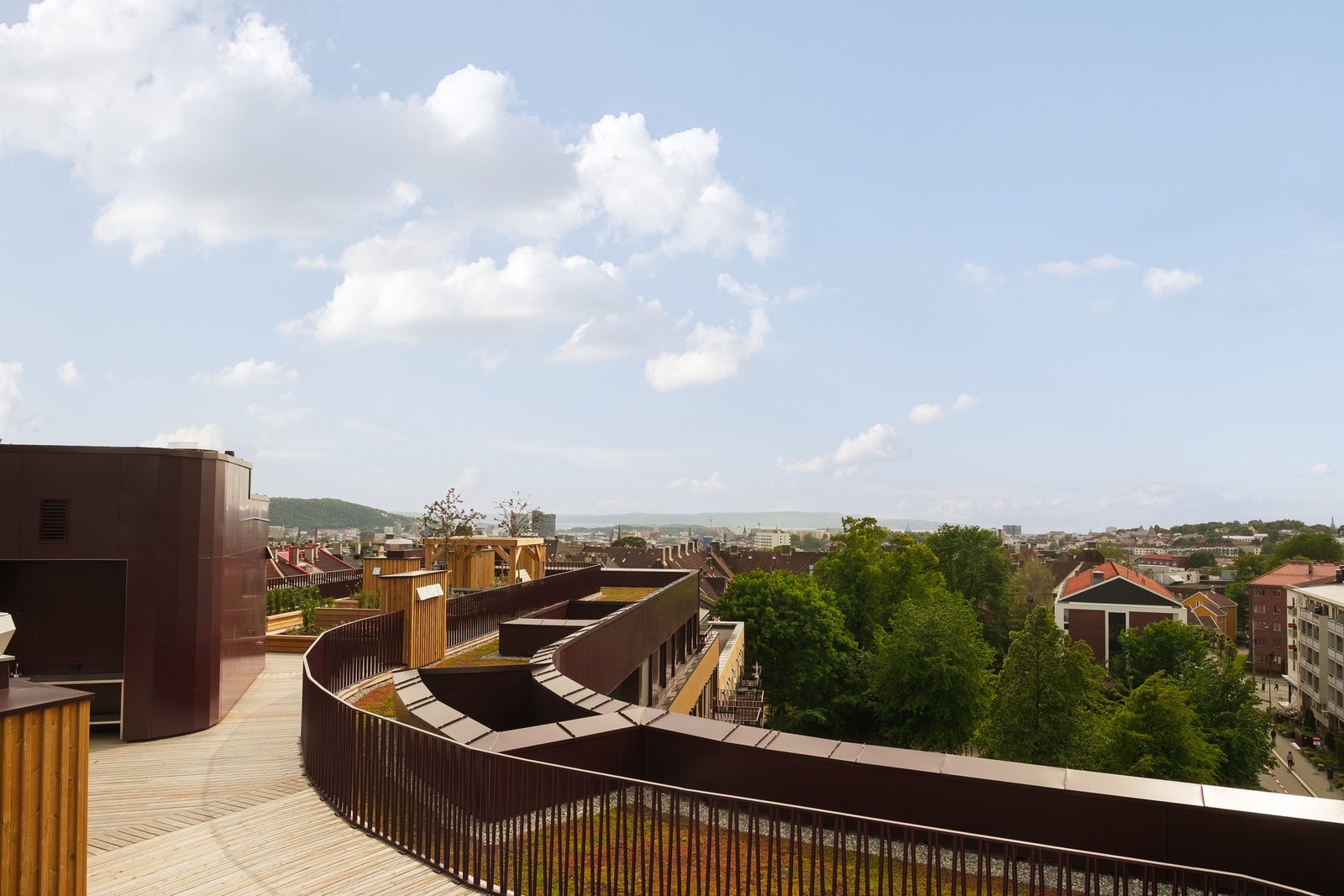 Sommerbilde felles takterrasse. FOTO: Henrik Fjørtoft Sporsheim. Galleribilde