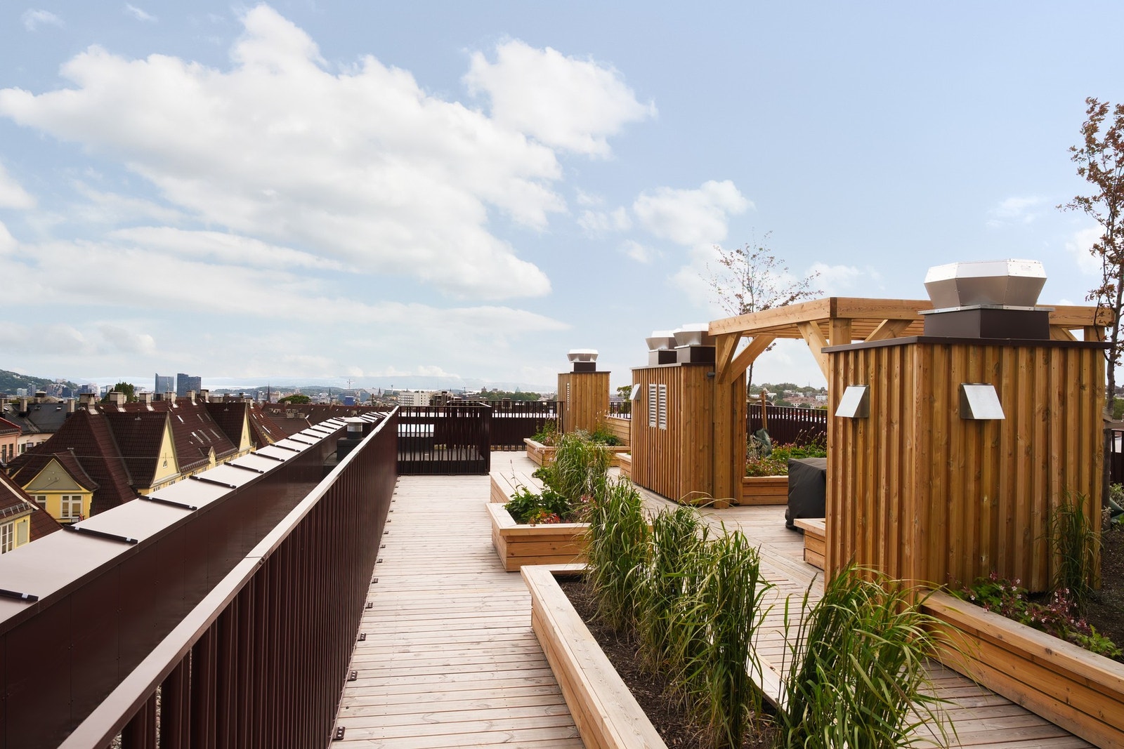 Sommerbilde felles takterrasse. FOTO: Henrik Fjørtoft Sporsheim. Galleribilde
