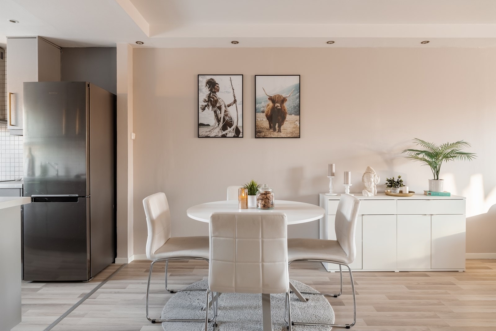 Her er det rom for et spisebord med plass til flere gjester. Galleribilde