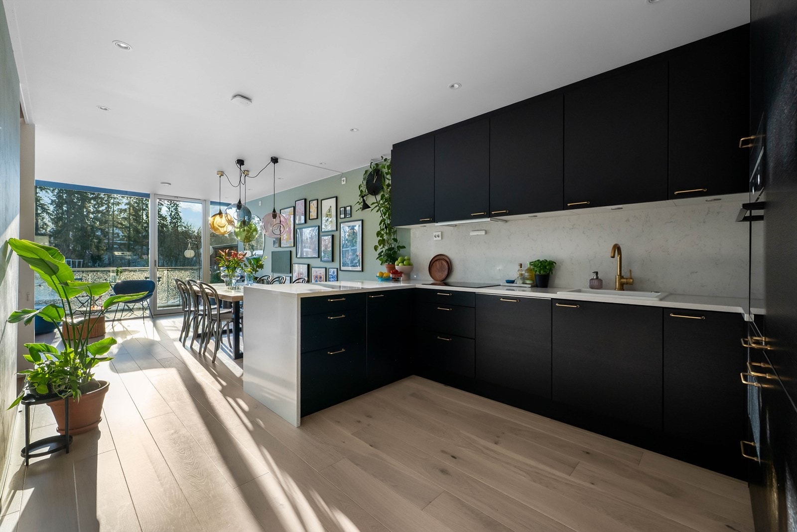 Megler Malin Bruer i DNB Eiendom presenterer Nybakveien 63L - beliggende i et attraktivt boligområde på Skjetten Galleribilde