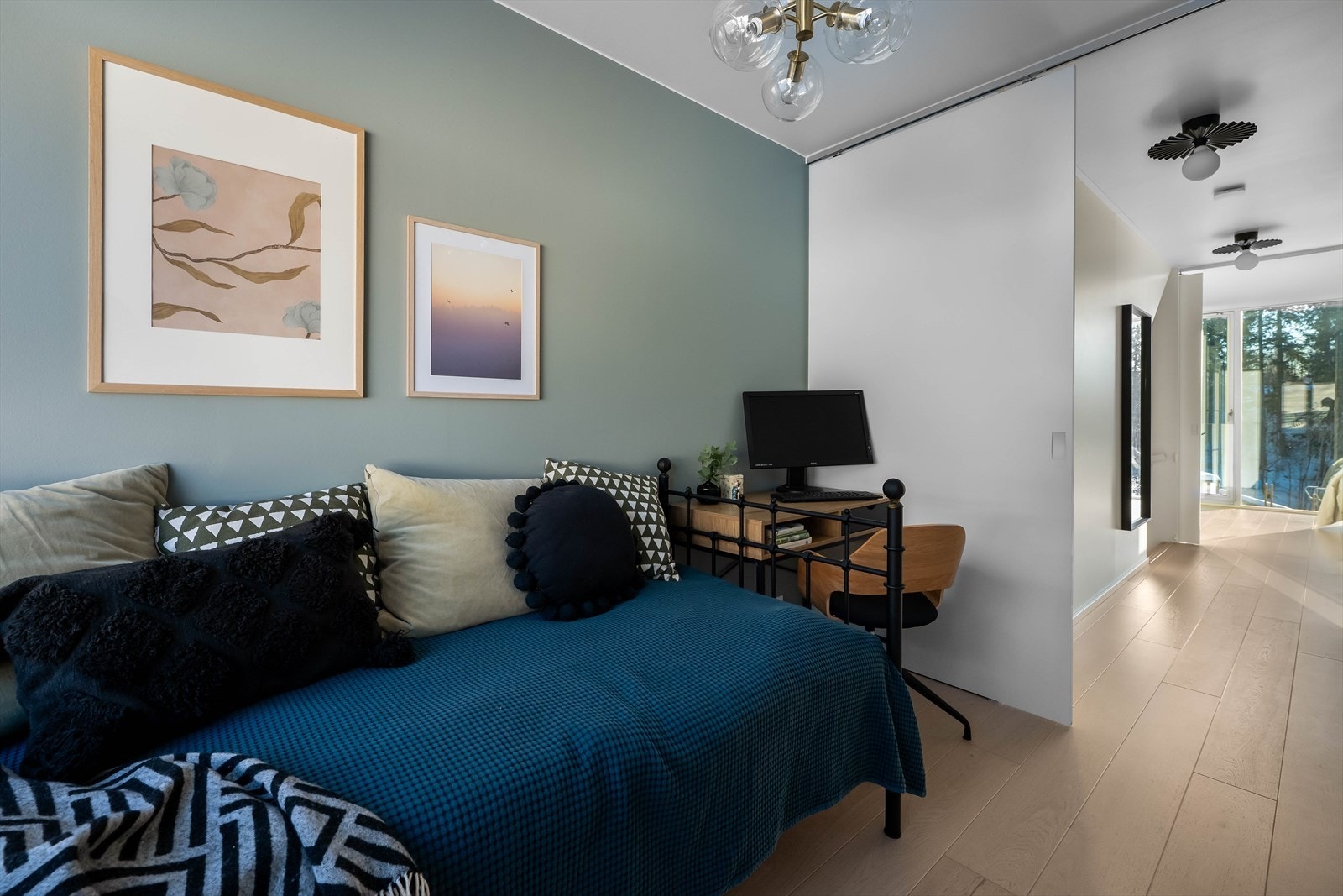 Soverommenes størrelse og utforming gjør dem fleksible i bruk - enten som barnerom, gjesterom, hjemmekontor eller en kombinasjon tilpasset familiens behov og ønsker Galleribilde