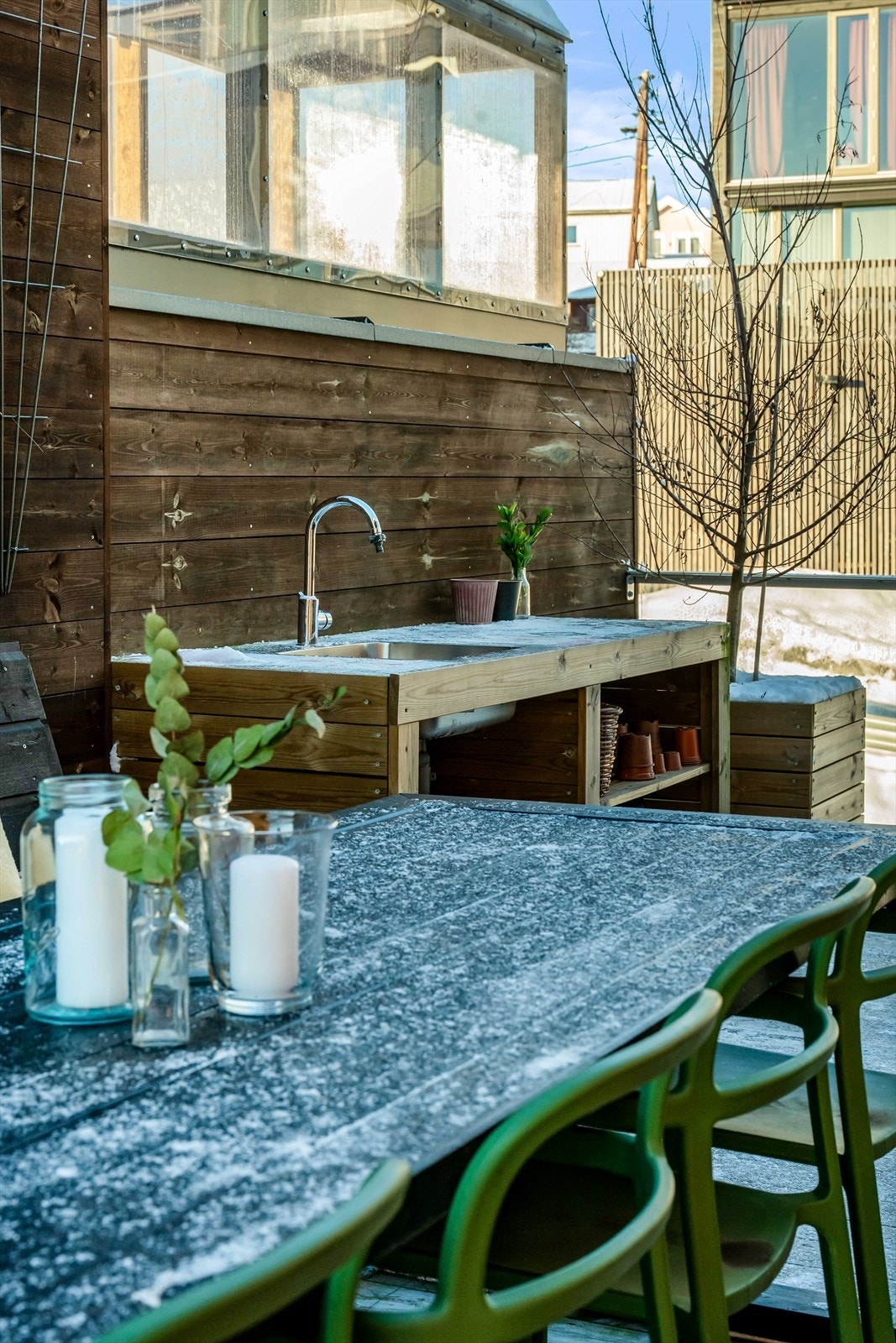 Utekjøkken med både varmt og kaldt vann, oppført i 2024 Galleribilde