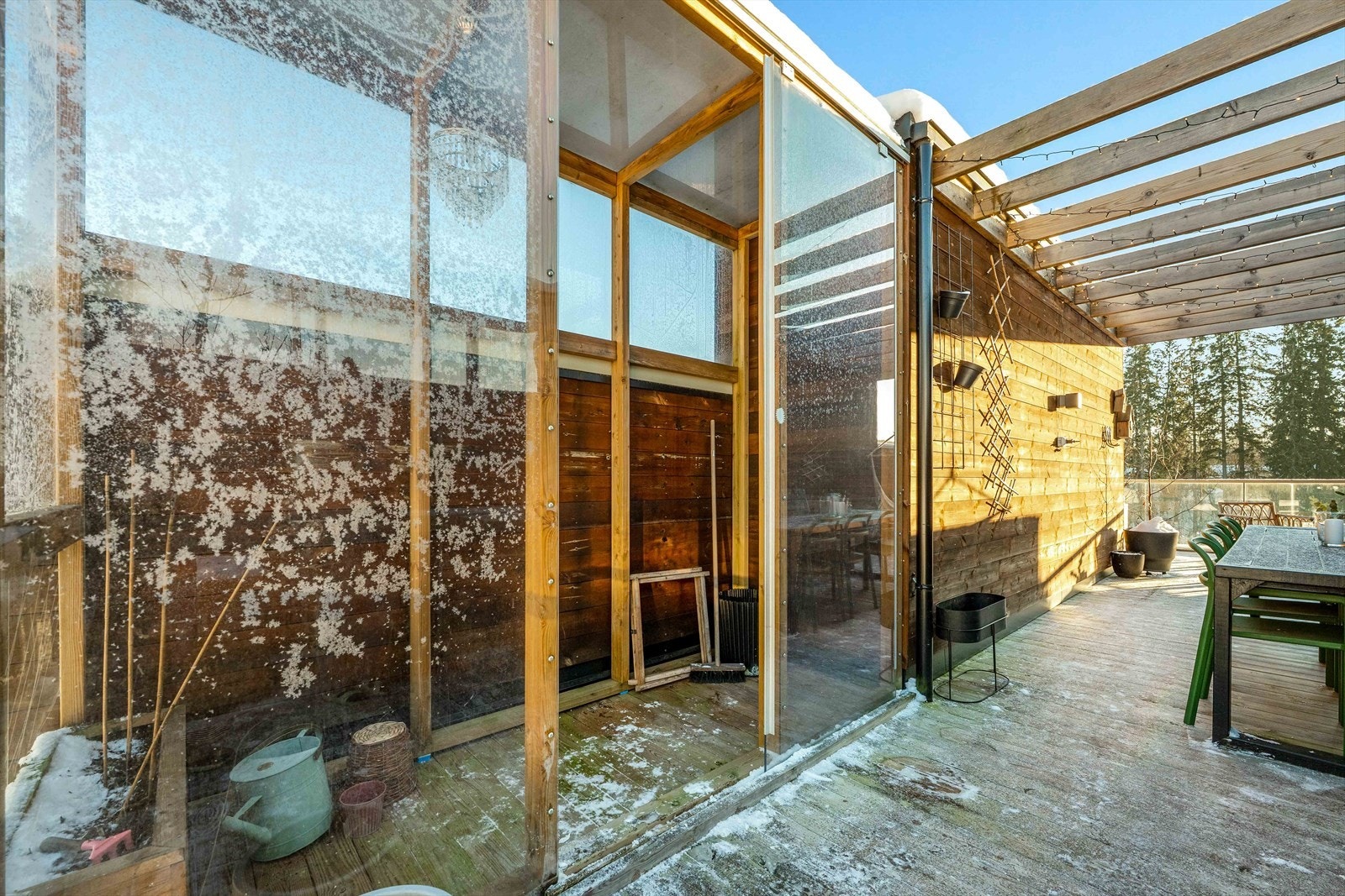 Her kan man dyrke egne grønnsaker i koselig drivhus Galleribilde