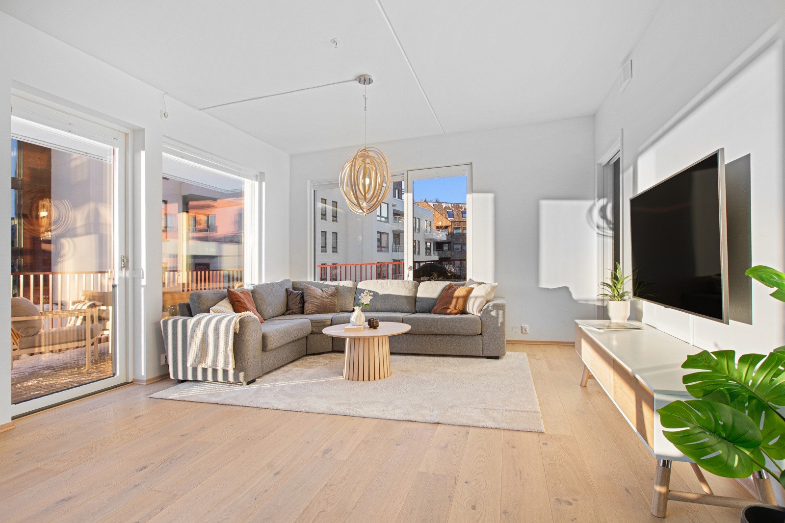 Nyere og romslig 4-roms selveier med en flott beliggenhet på Skårerbyen. Galleribilde