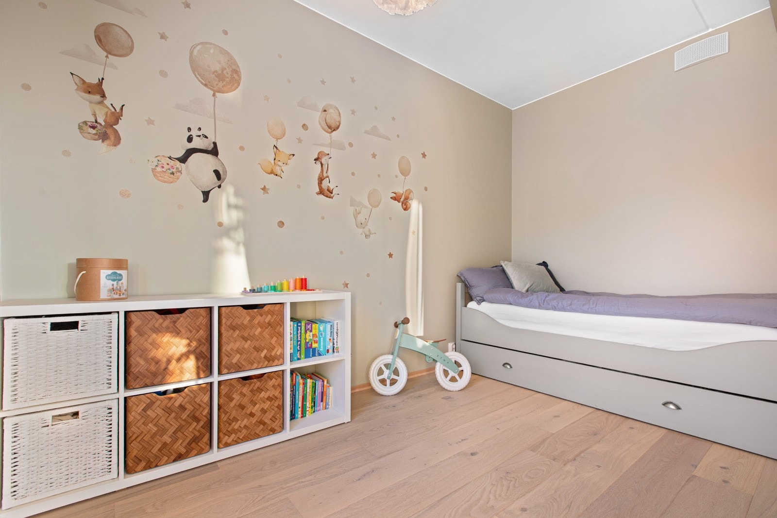 Det tredje soverommet, med adkomst fra stuen, brukes i dag som barnerom. Galleribilde