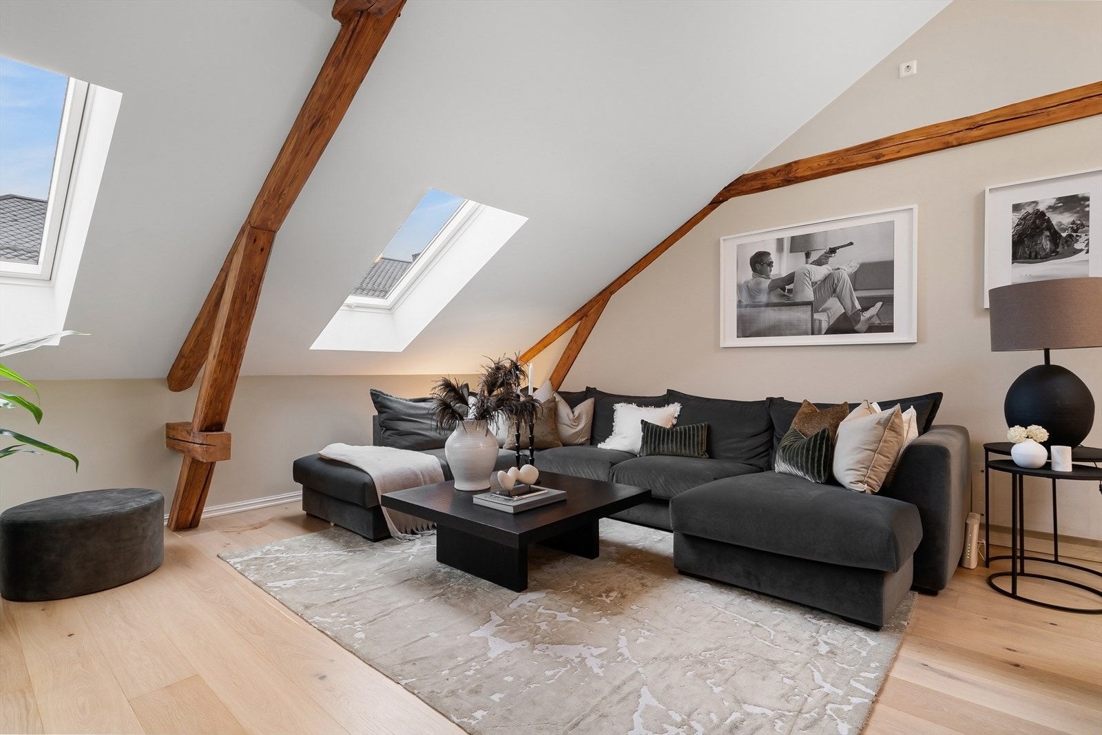 Takhøyde i stuen på opptil 3,85 meter Galleribilde