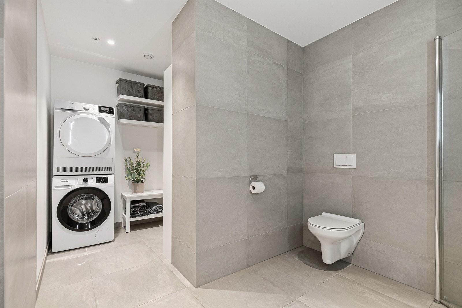 Vaskerom i tilknytning til baderommet er veldig praktisk. Galleribilde