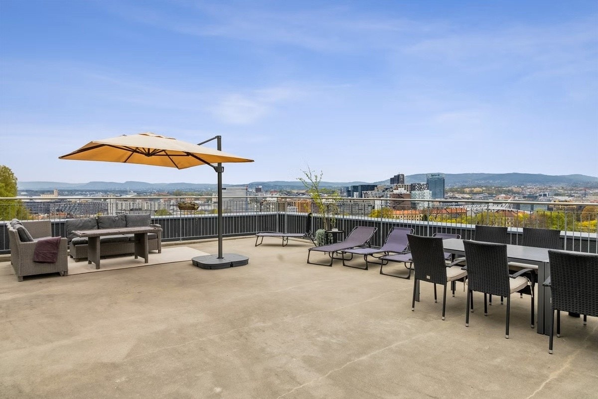 Borettslaget disponerer en felles, solrik takterrasse. Galleribilde