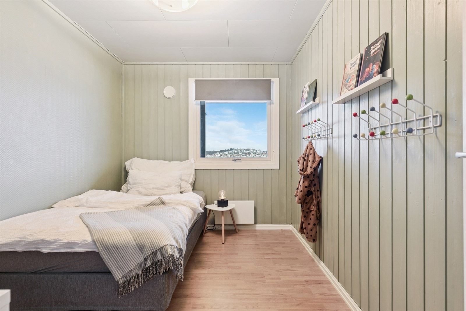 Det er tre soverom i underetasjen. Galleribilde