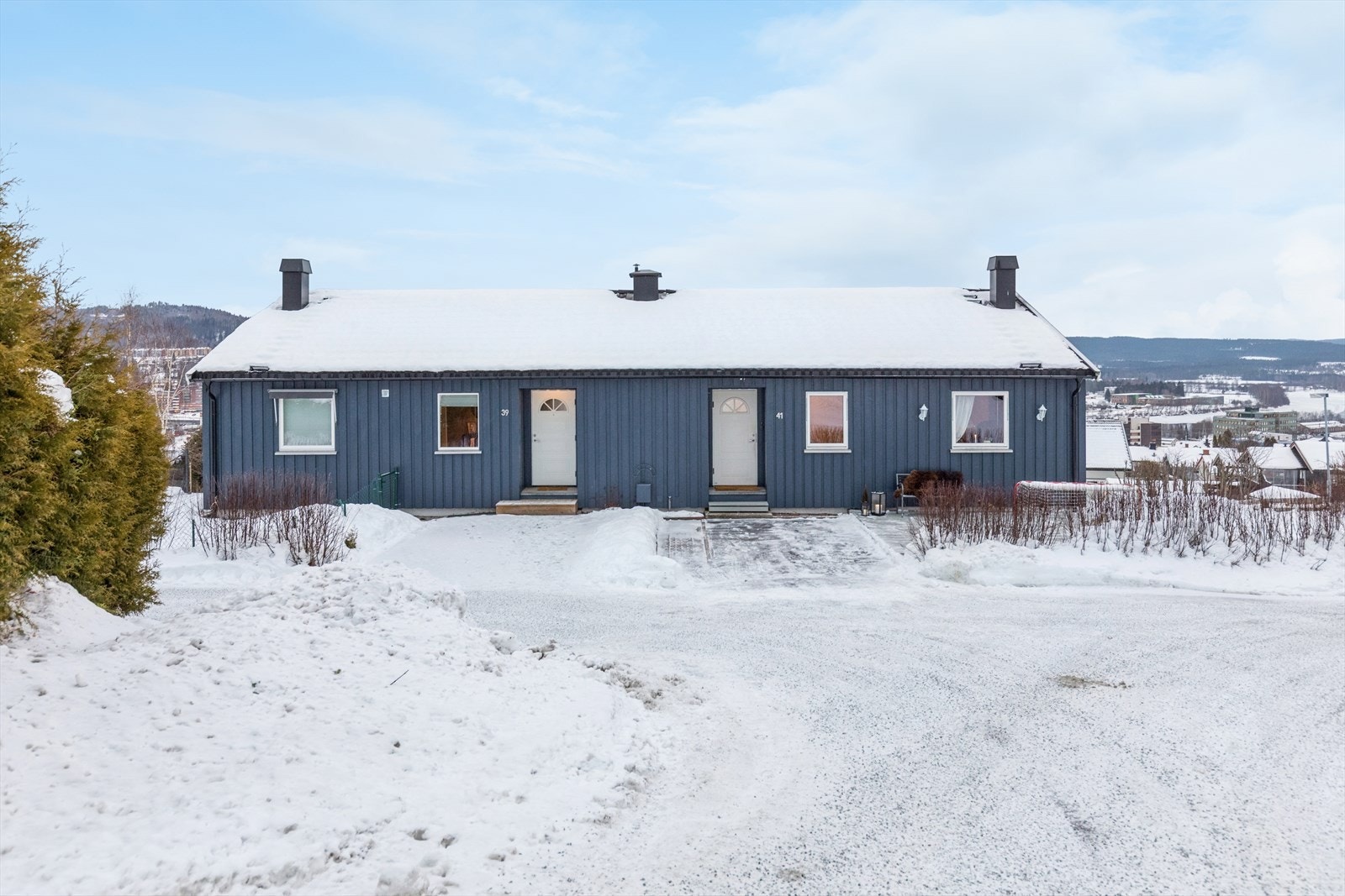 Boligen har en sentral og åpen beliggenhet. Galleribilde