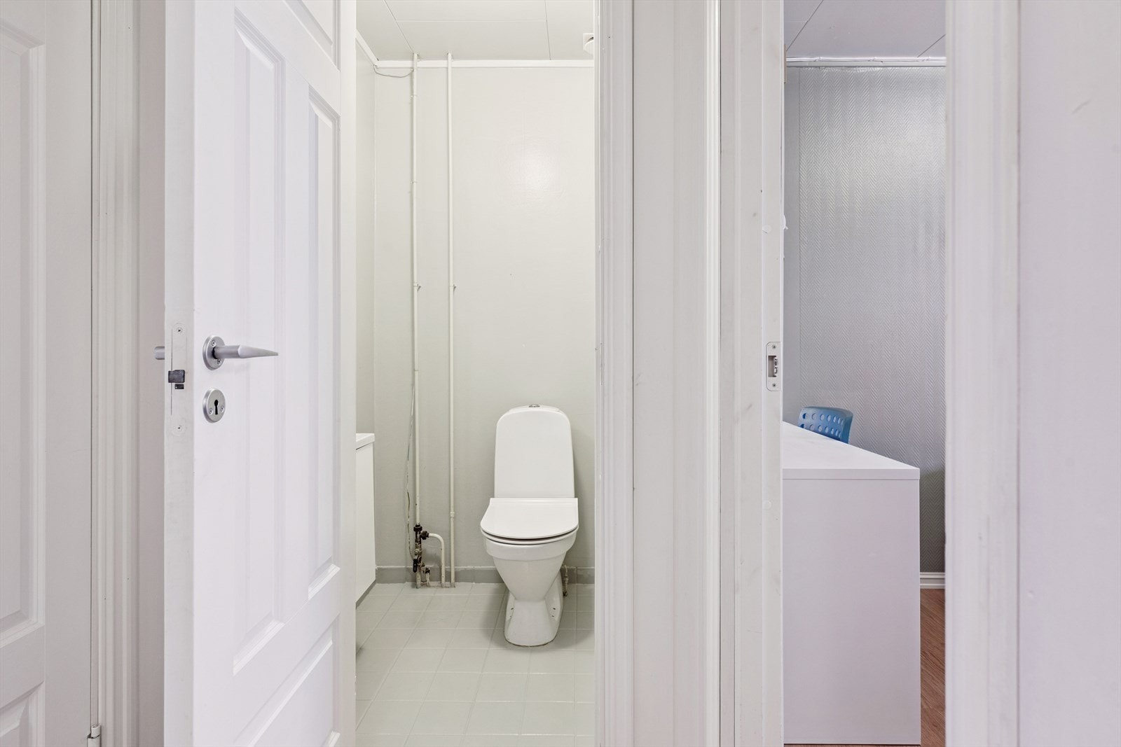 Toalettrom i underetasje. Galleribilde