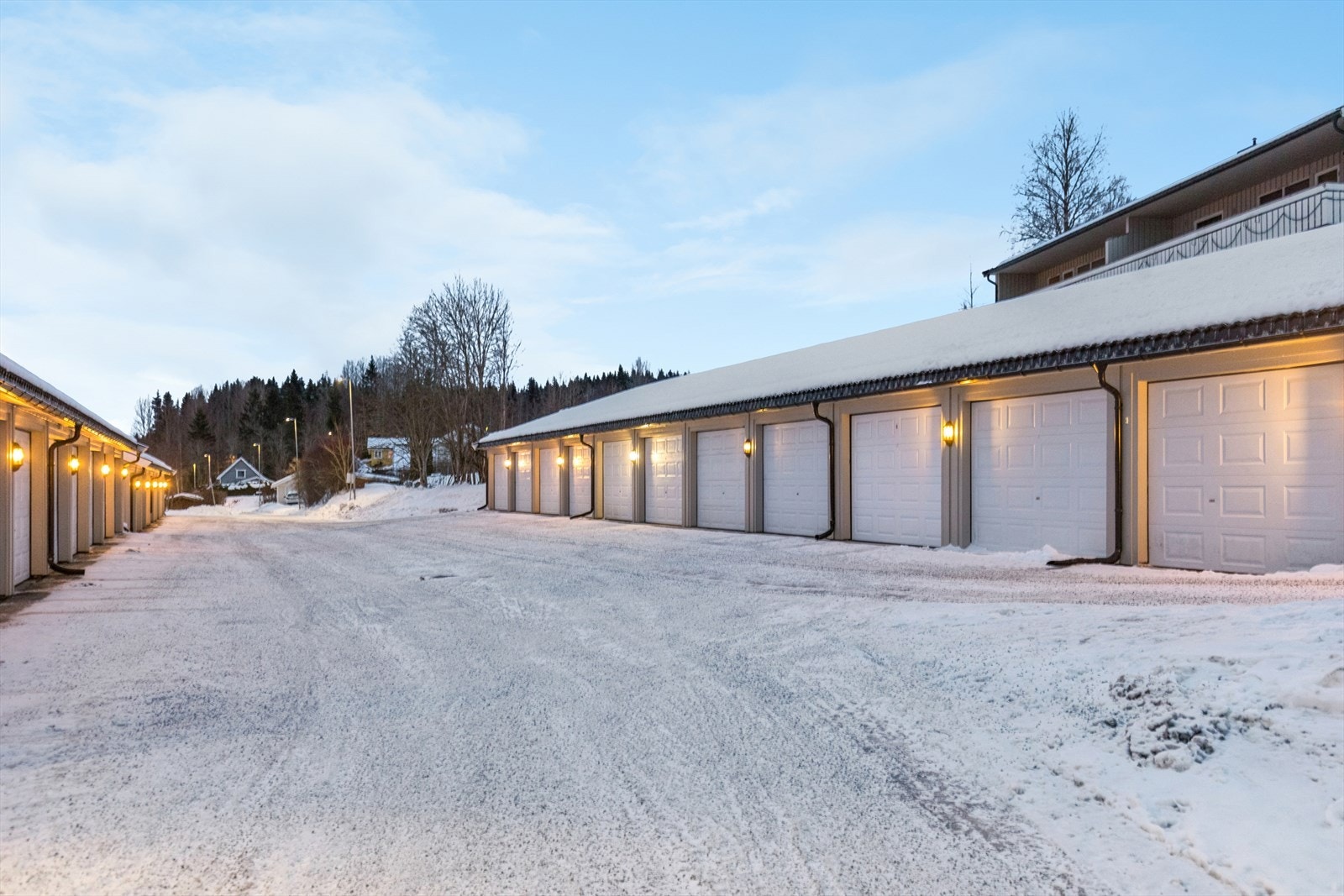 Garasje i felles anlegg. Galleribilde