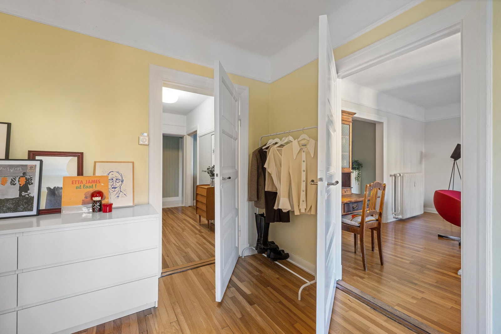 Det største soverommet har adkomst fra entrè og stue. Galleribilde