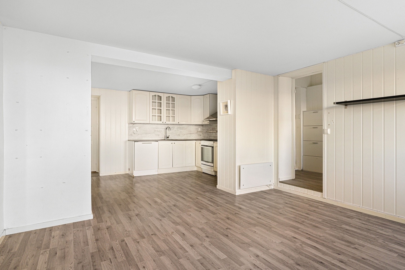 Åpen stue- og kjøkkenløsning på 26 kvm med god plass til ønsket møblering. Galleribilde