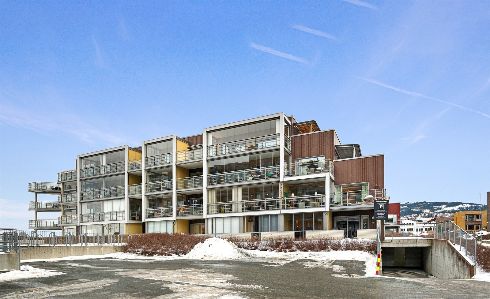 Beveger du deg ut til Grilstad Marina finner du Flipper som er en restaurant i maritimt miljø. I Reppemarka ligger sportshytta Tjønnstuggu ved foten av Solemsvåttan. Stedet er et eldorado både til fots, sykkel og på ski. Galleribilde