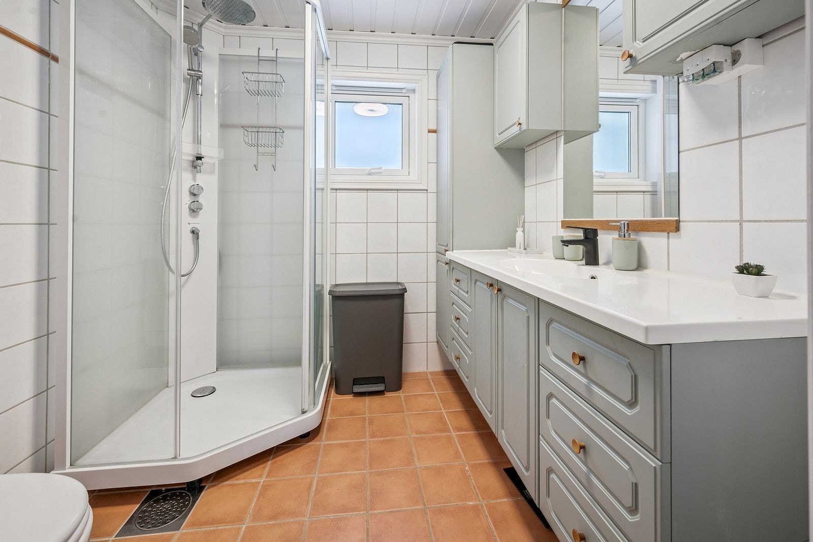 Bad 1 med dusjkabinett. Galleribilde