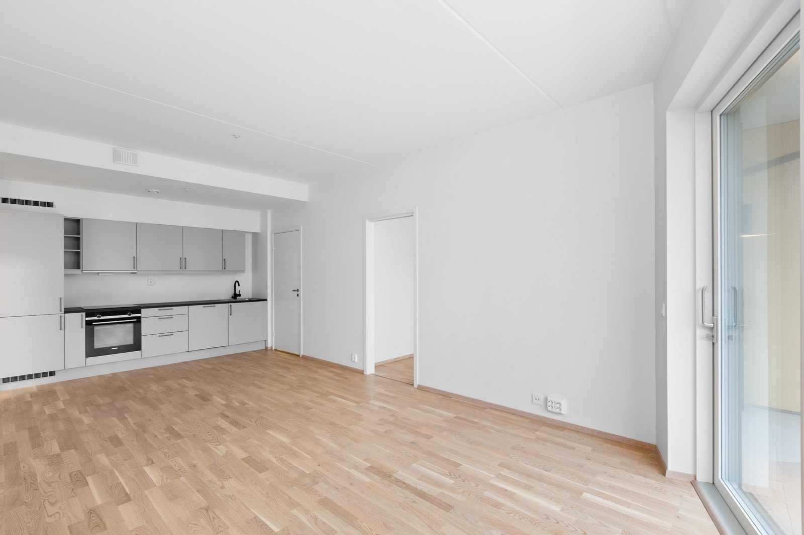 Velkommen til Ladebekken 8 A! En splitter ny 3-romsleilighet i 3. etasje. Galleribilde