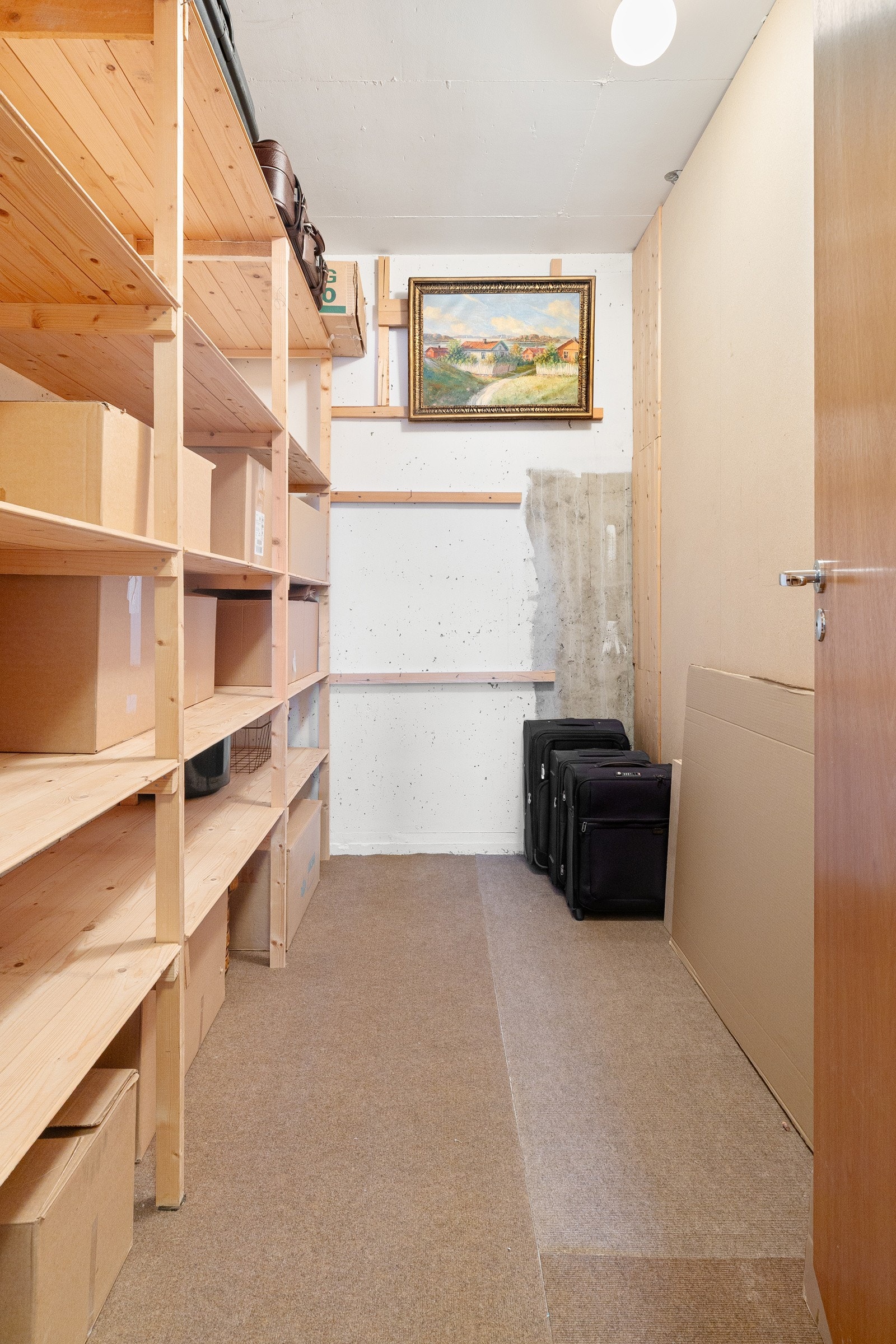 Romslig bod. Galleribilde