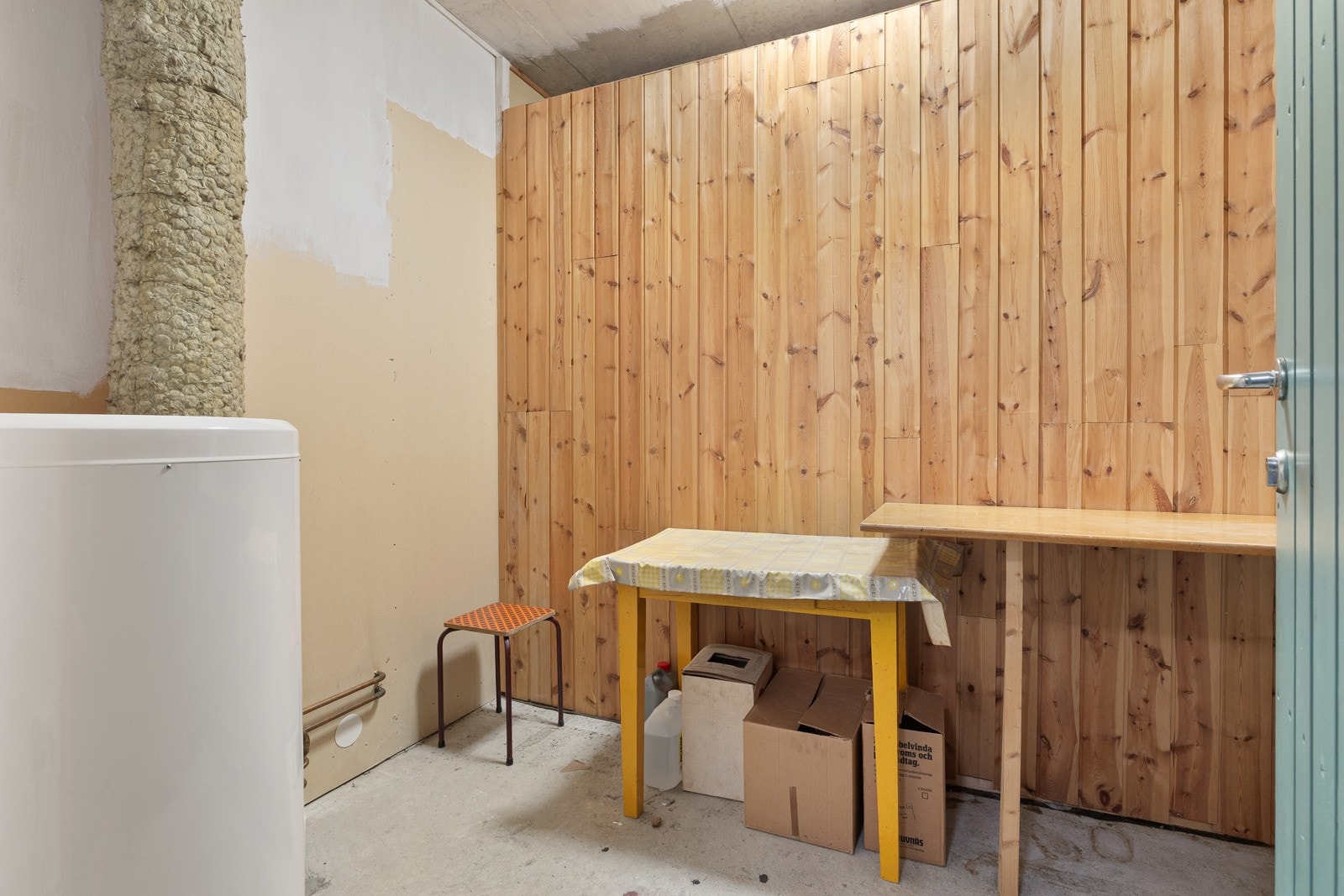 Romslig bod. Galleribilde