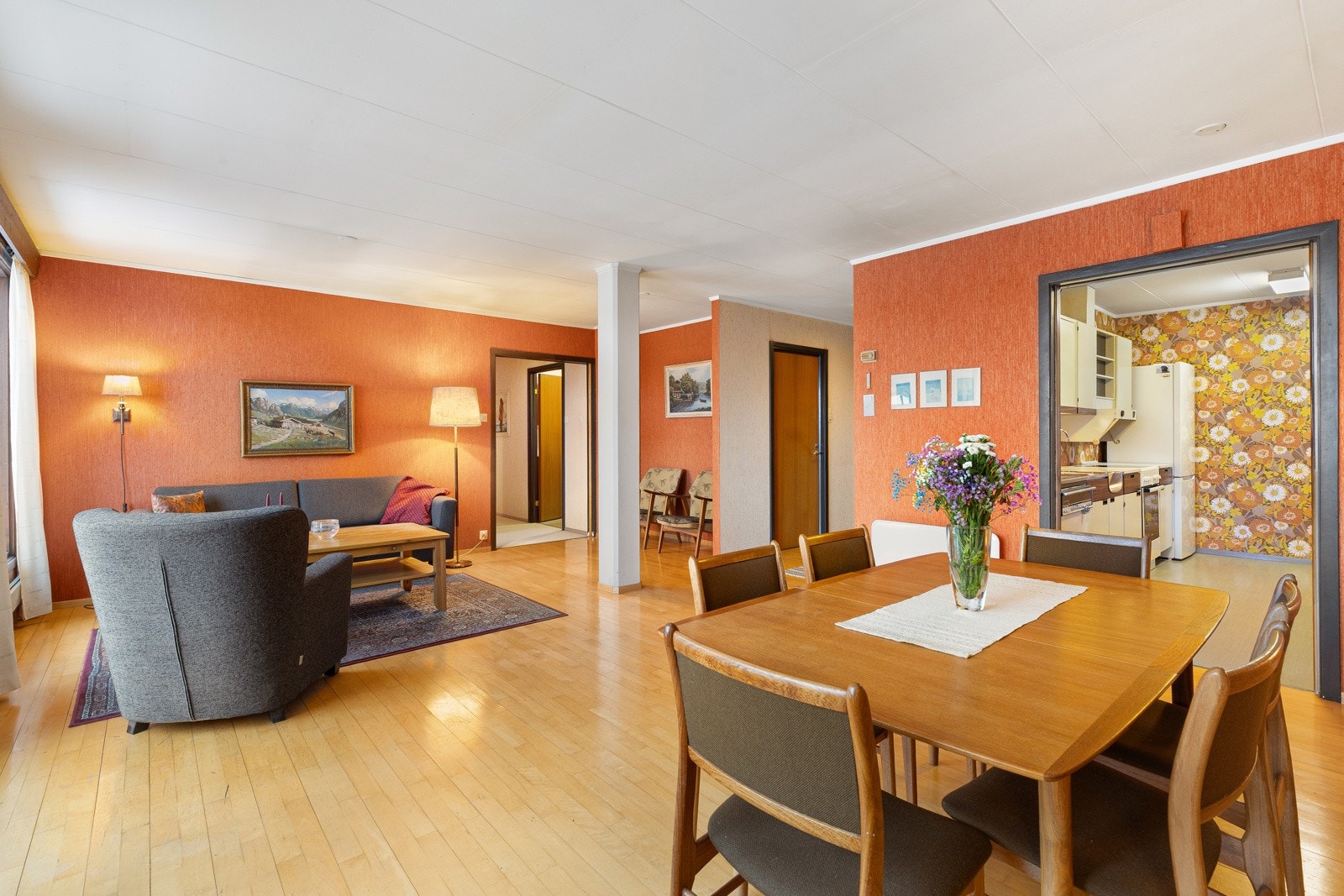 Romslig planløsning gjør møbleringen enkel. Galleribilde