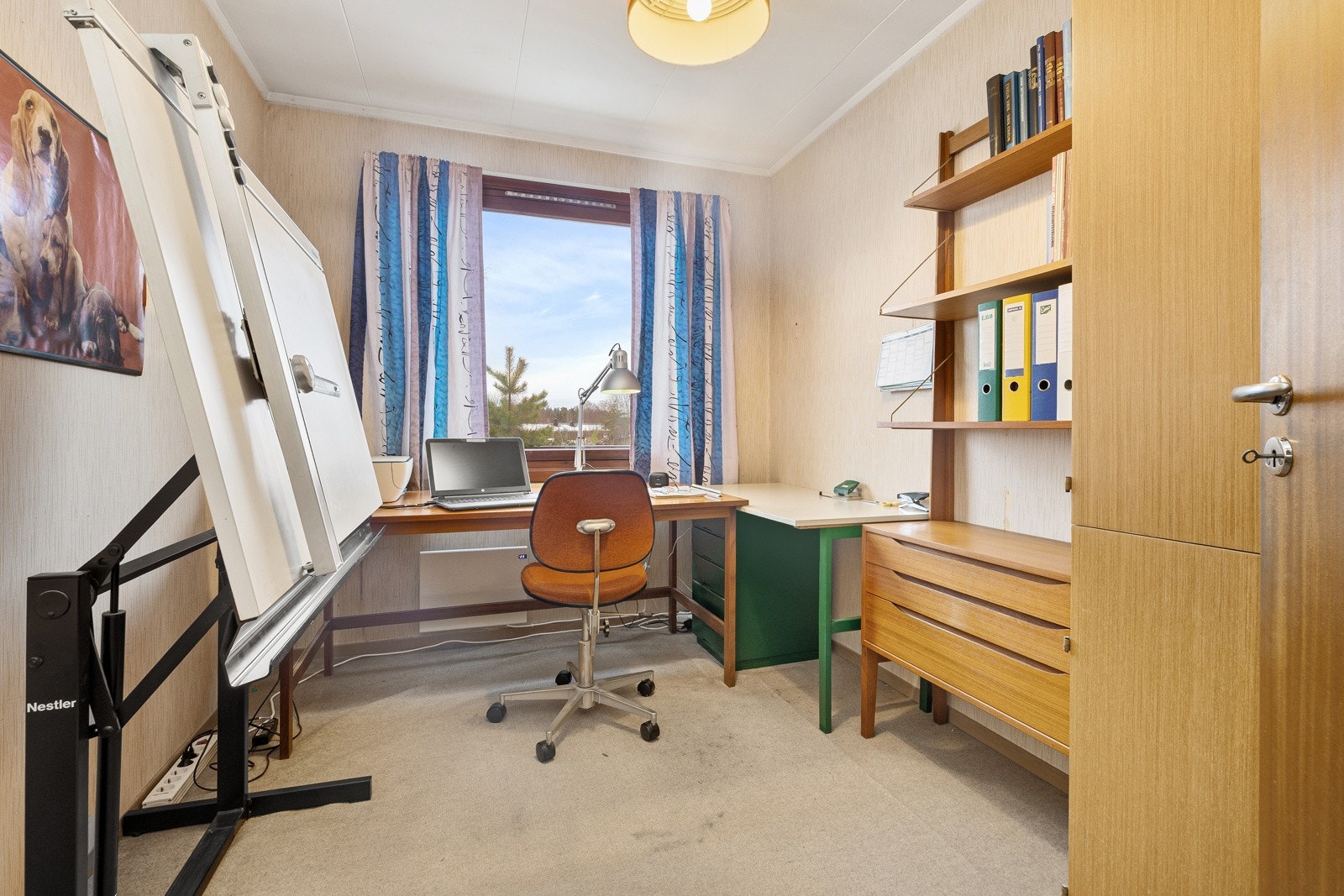 Soverom i bruk som hjemmekontor. Galleribilde