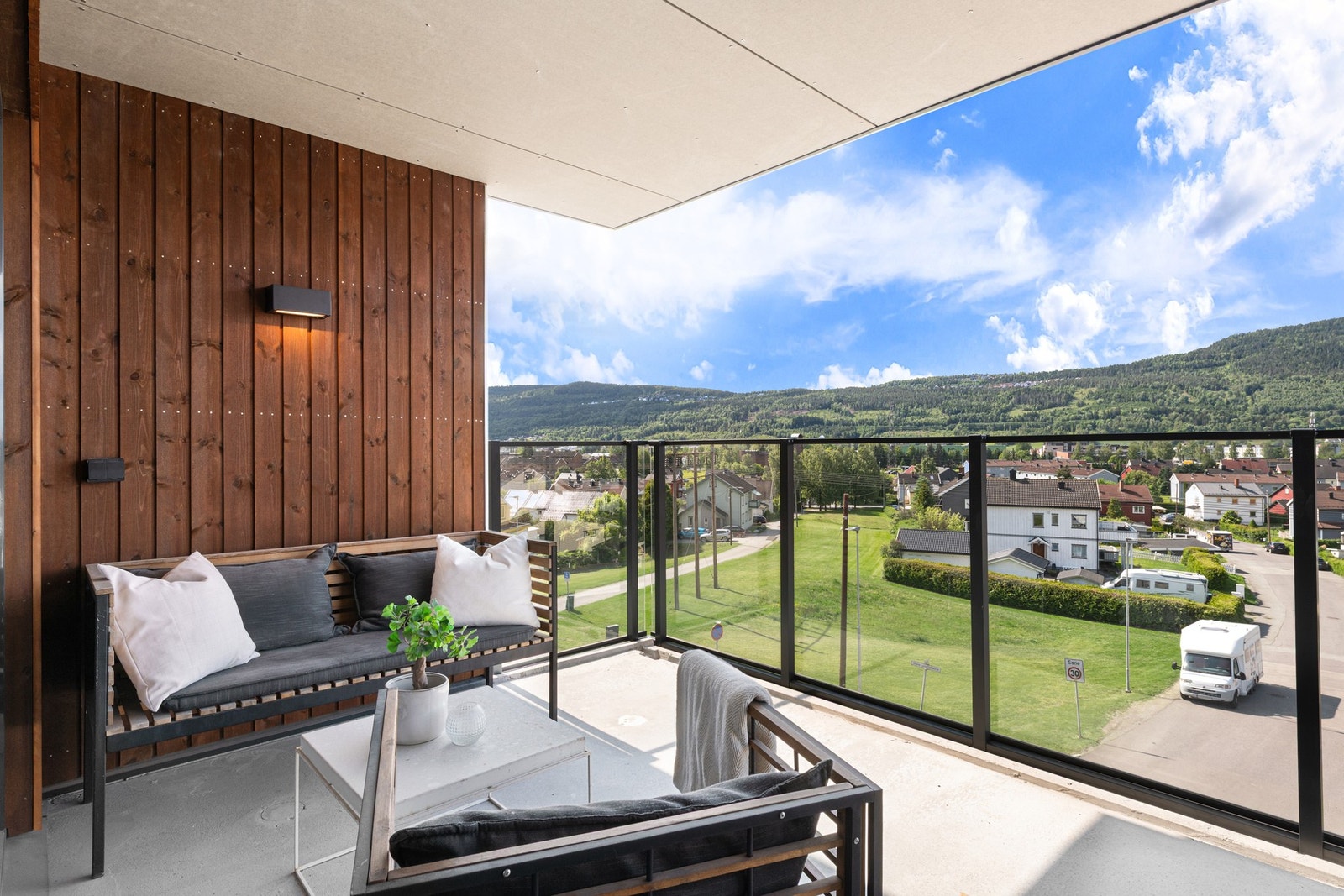 Balkongen har utelys og stikkontakt Galleribilde