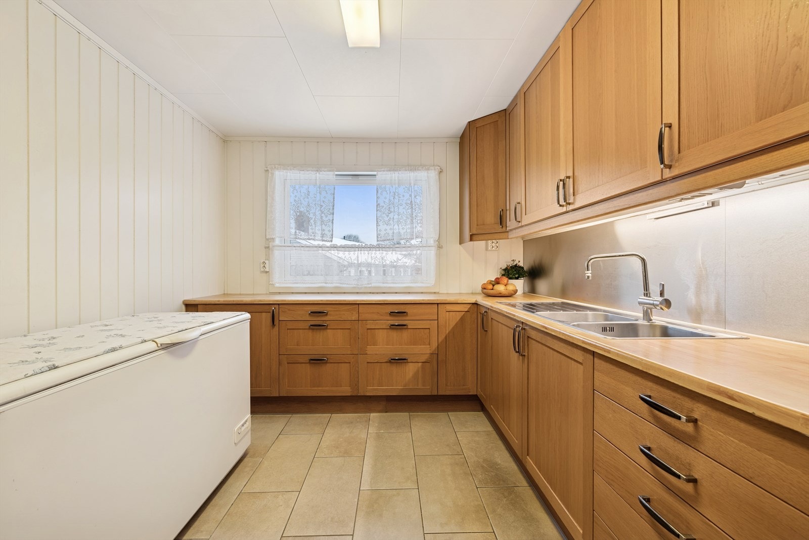 Det er også plass til spisebord på kjøkkenet. Galleribilde