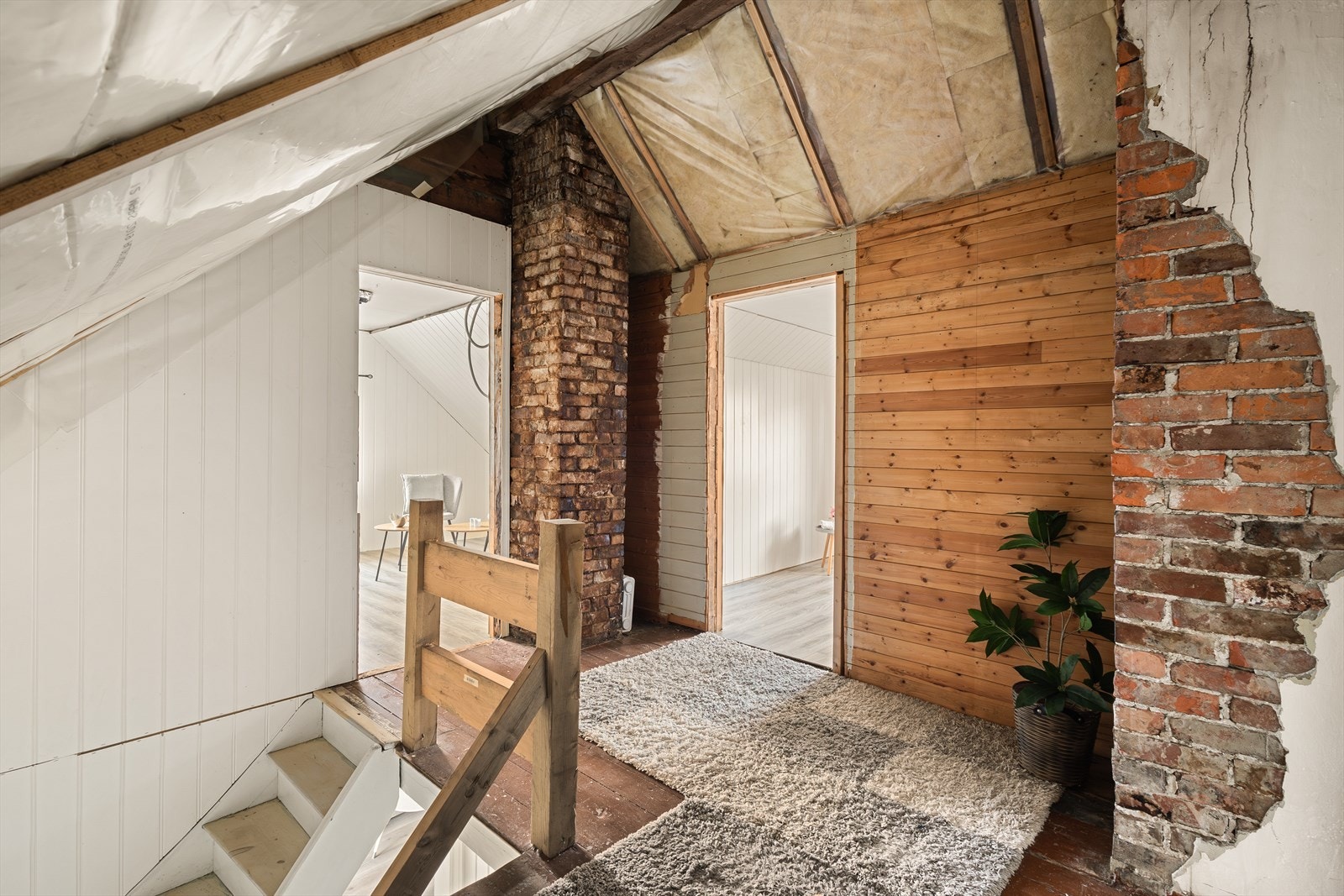 Loftsetasjen inneholder gang og tre romslige soverom Galleribilde