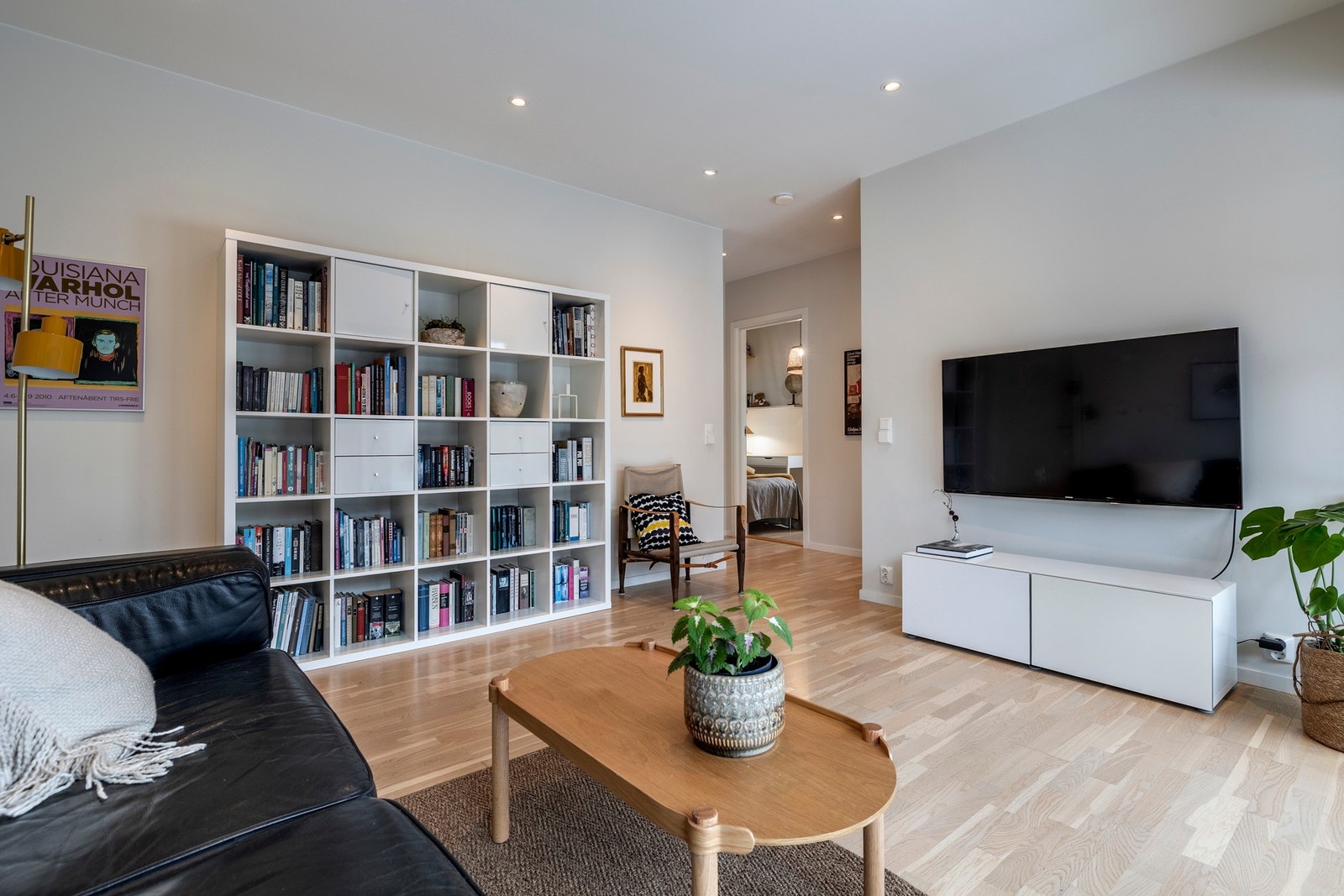 Her er det god plass til sofagruppe og TV-anlegg, perfekt for koselige filmkvelder, lesestunder eller spillekvelder med venner og familie. Galleribilde