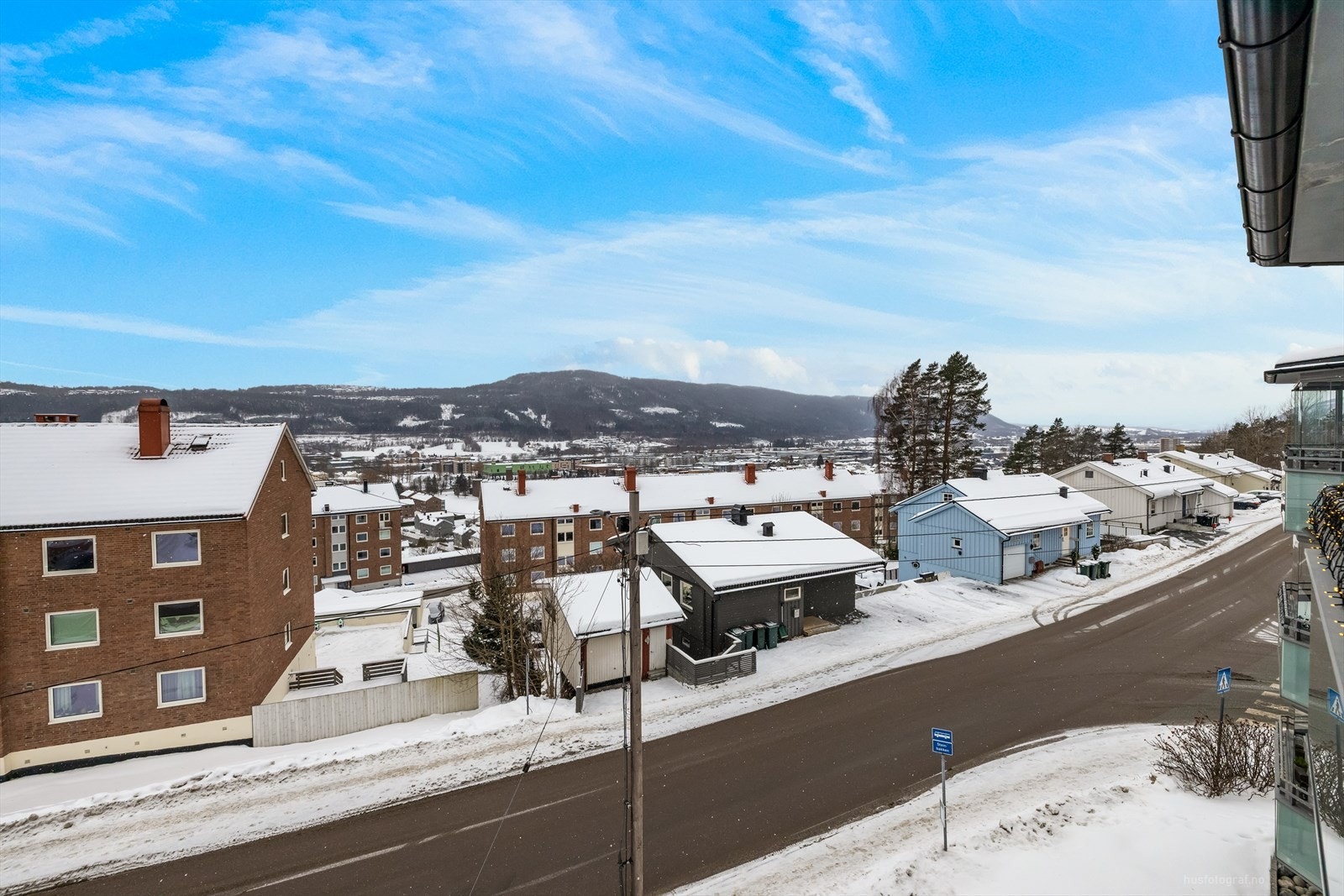 Fin utsikt. Beliggende i lavblokk sentralt på Åssiden. Galleribilde