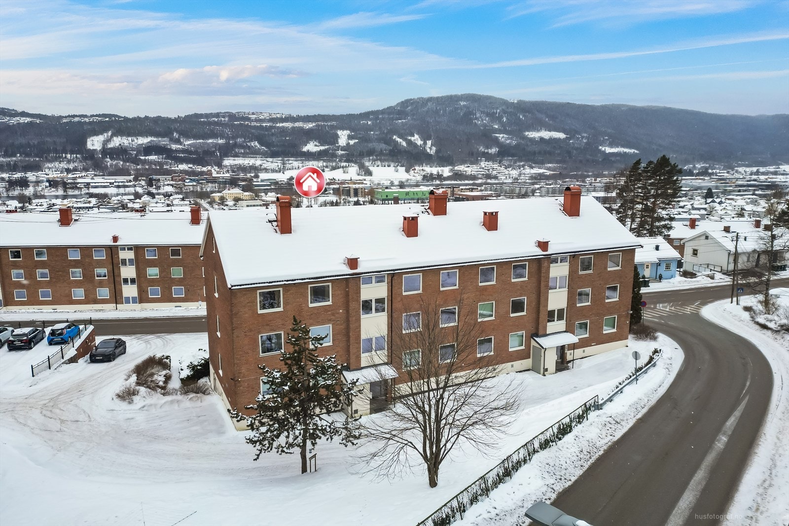 Hyppige avganger med buss til Drammen sentrum, samt ekspressbuss (Timekspressen) til Oslo. Galleribilde