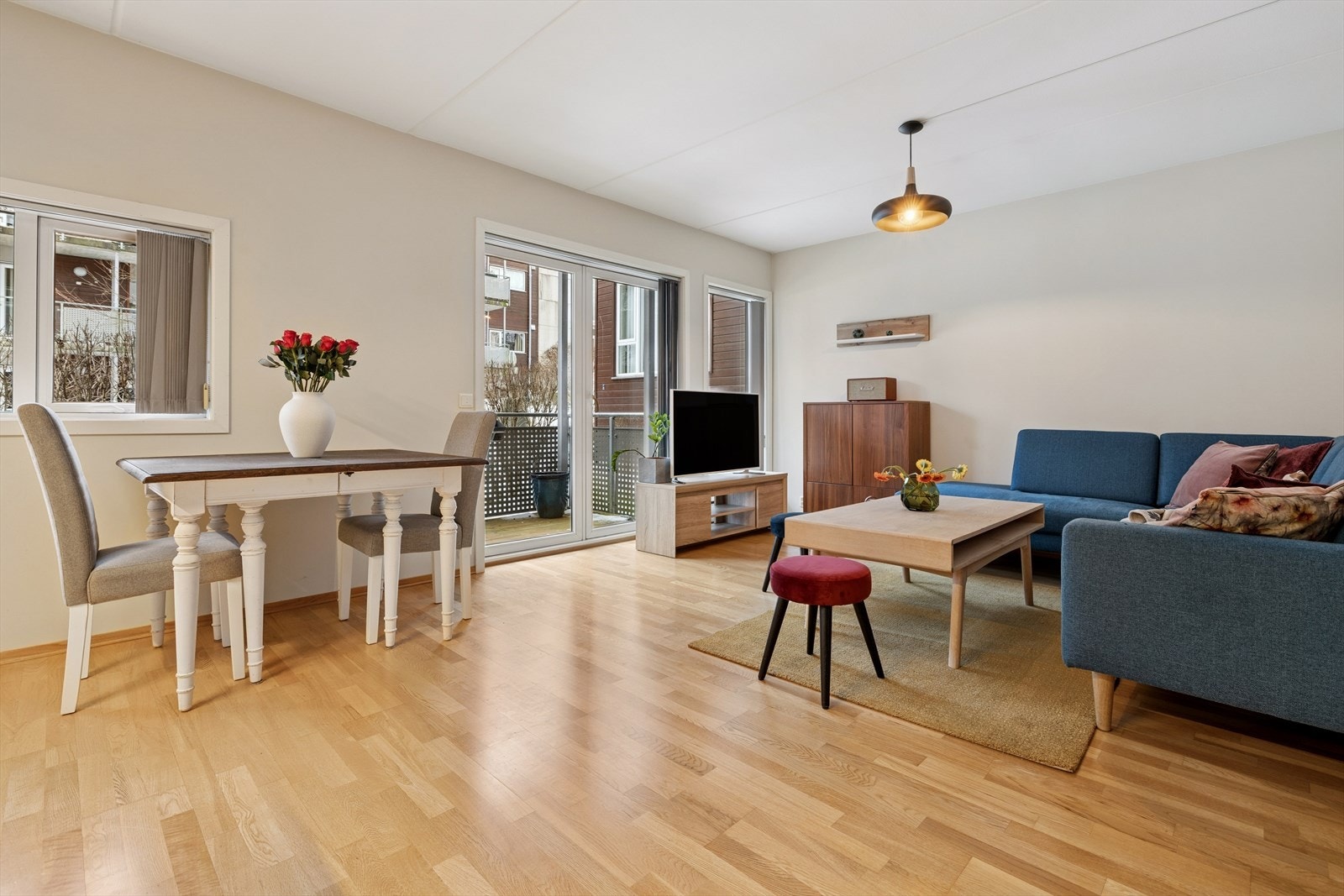 Fra stuen har du utgang til balkong. Galleribilde