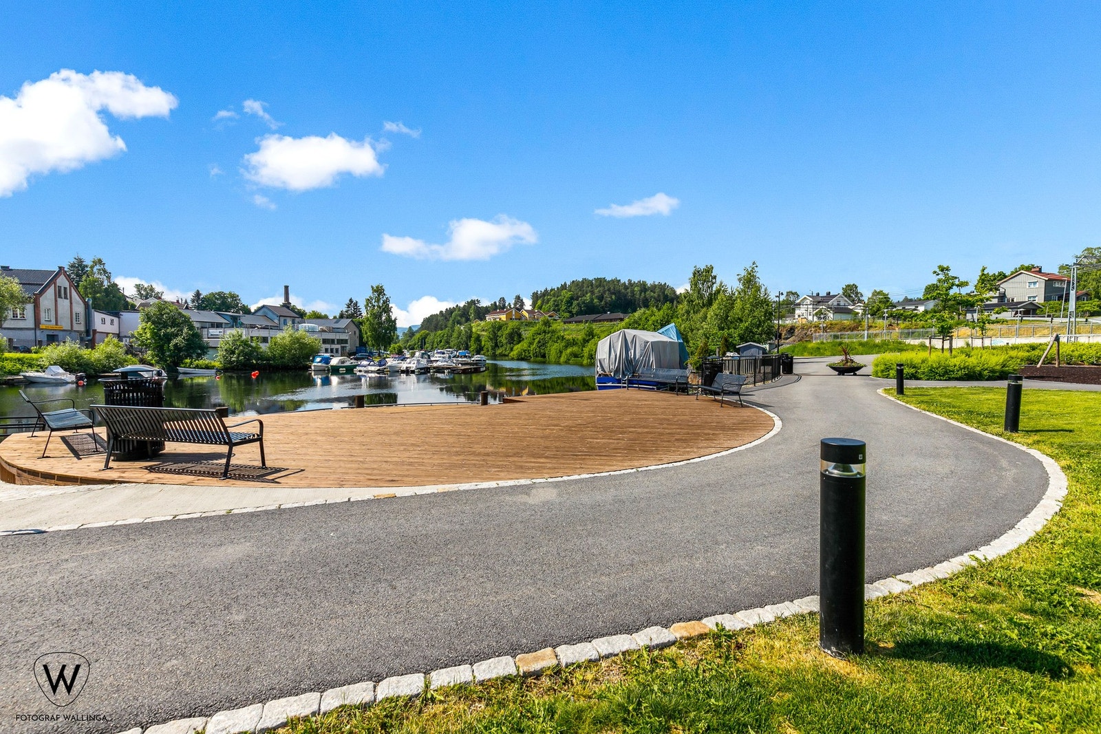 Her er det mulighet for idyllisk båtliv bare et steinkast fra huset. Galleribilde