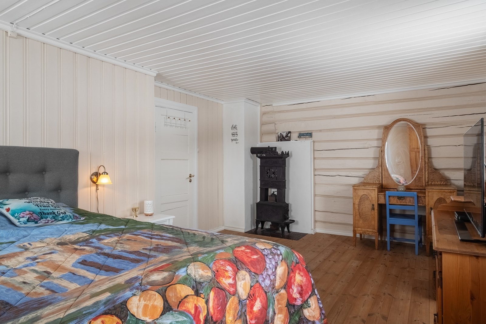 Lyse overflater på soverom III. Galleribilde