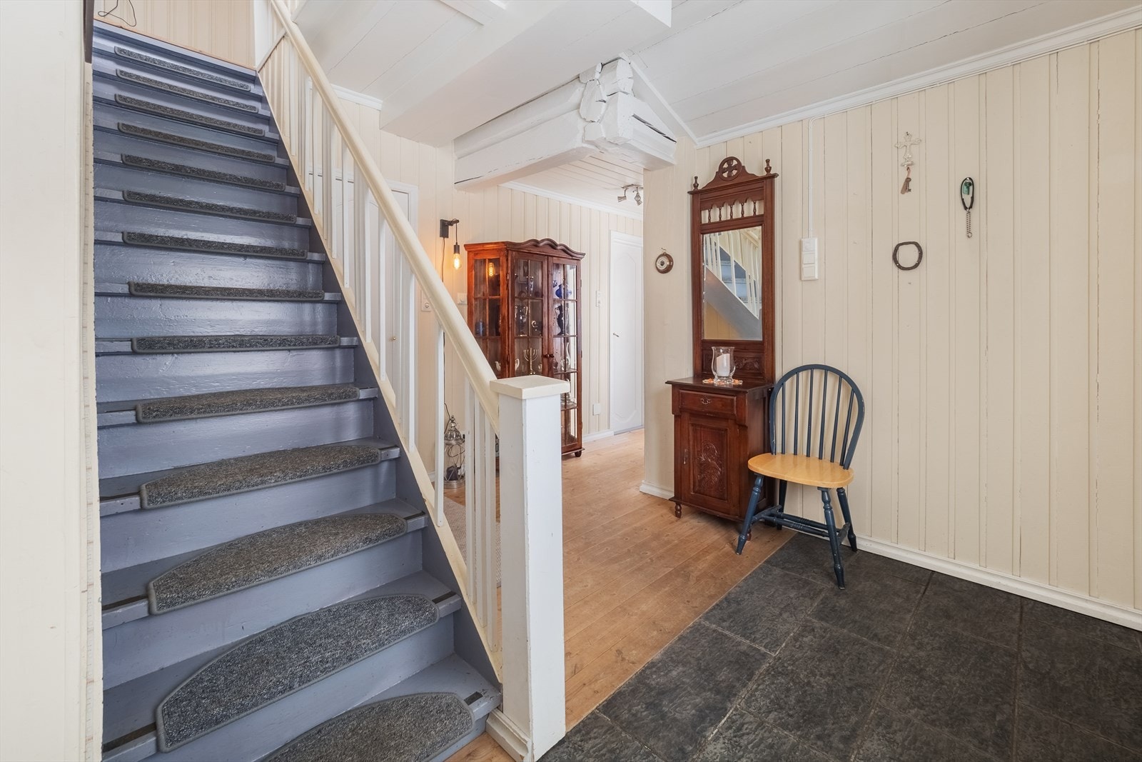 Trappoppgang til 2. etasje. Galleribilde