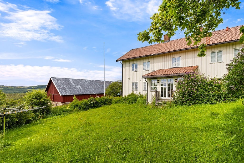 Direkte utgang fra vinterhagen til hagen. Galleribilde