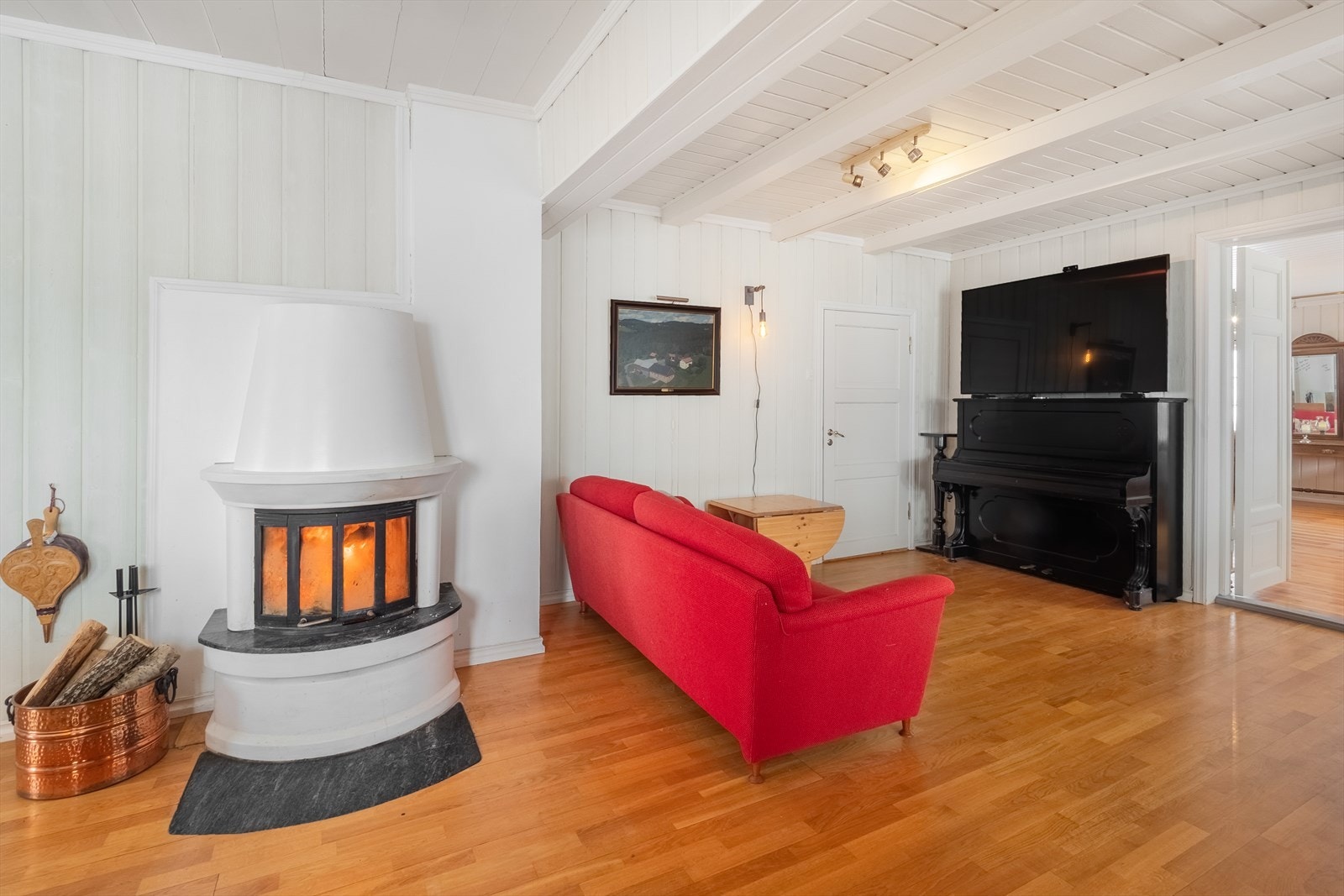 Lun og god atmosfære med vedfyring. Galleribilde