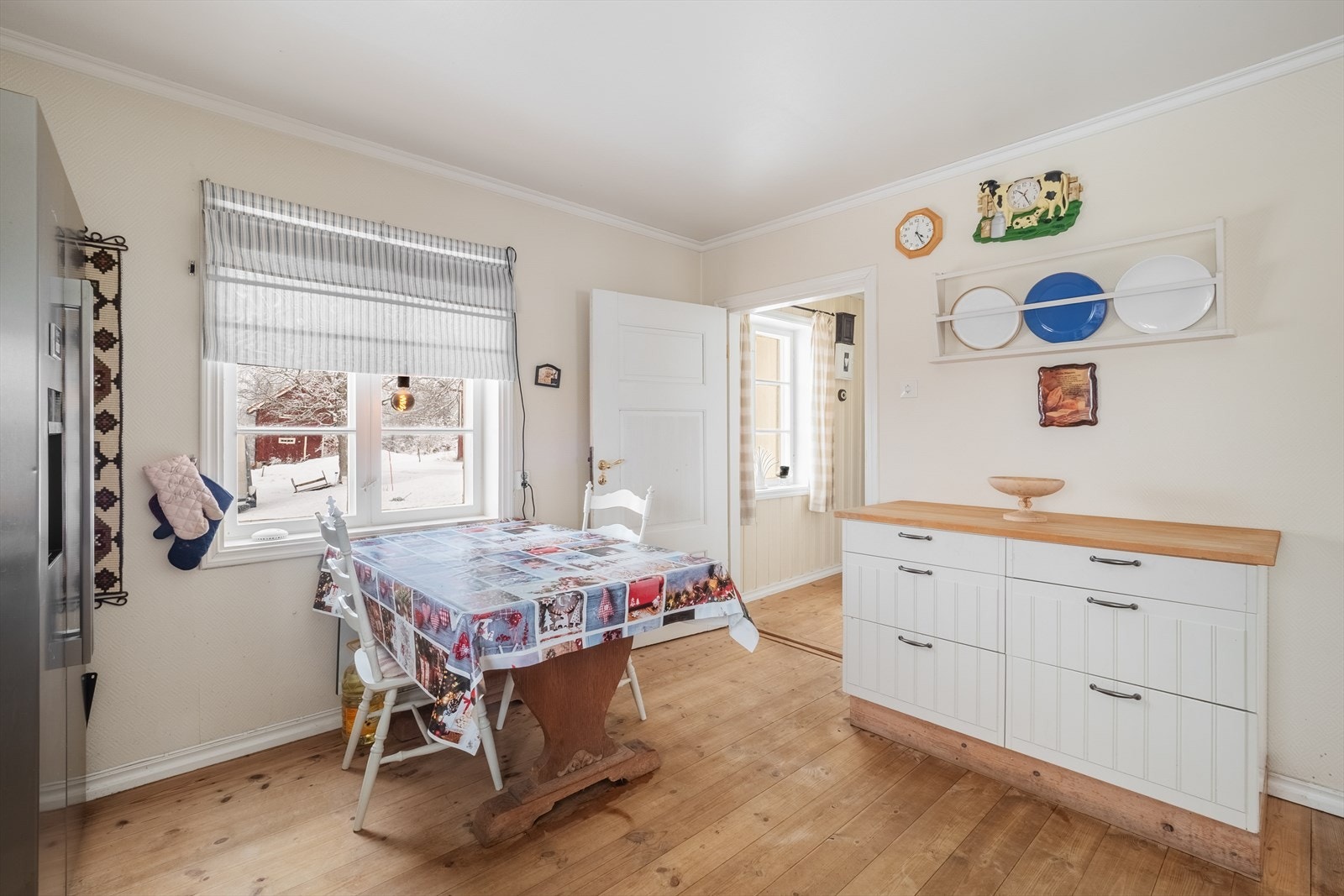 Koselig spiseplass på kjøkkenet. Galleribilde