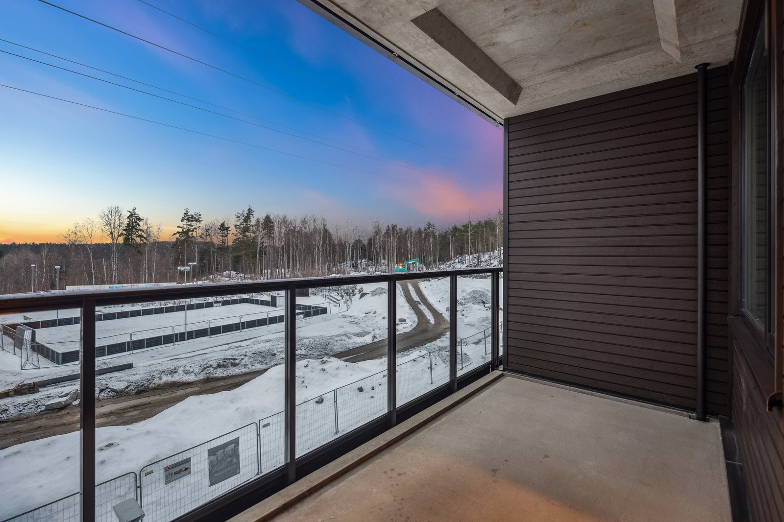 Tilhørende romslig balkong Galleribilde