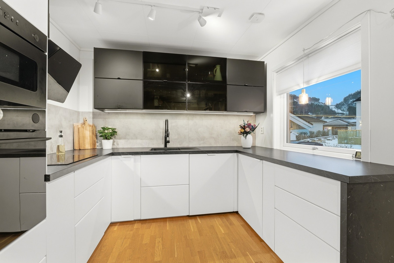 Stilfullt IKEA kjøkken fra 2022 - Varme i gulv Galleribilde