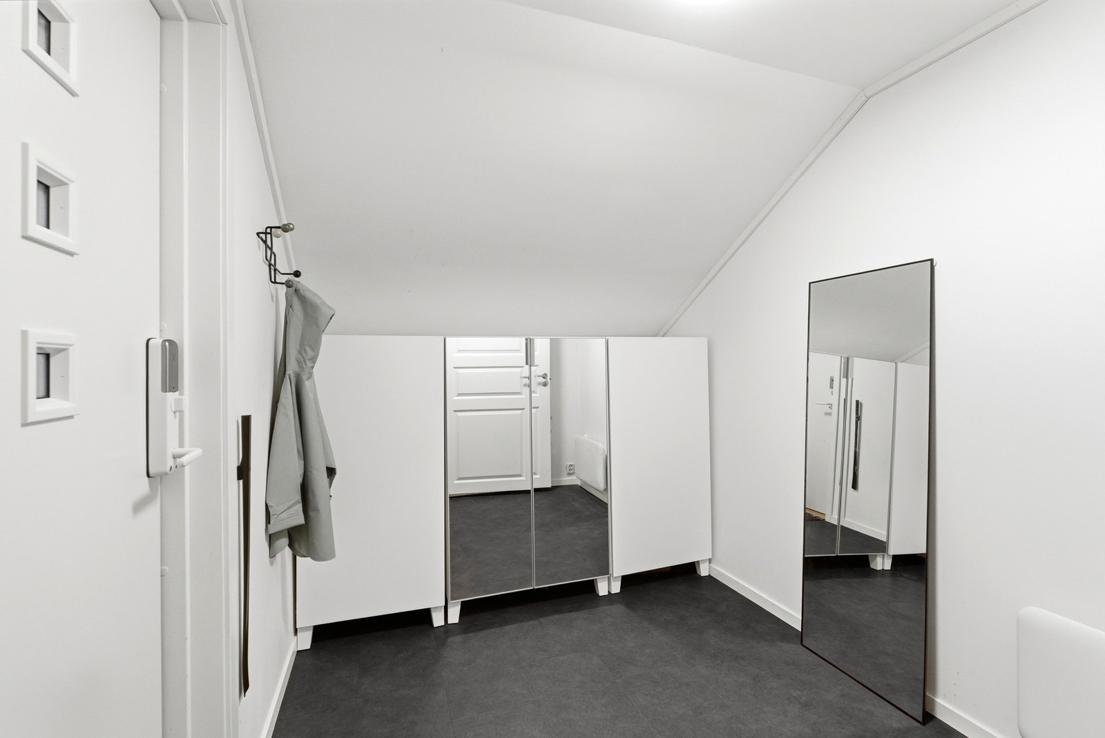 Velkommen inn! Entré med varme i gulv Galleribilde