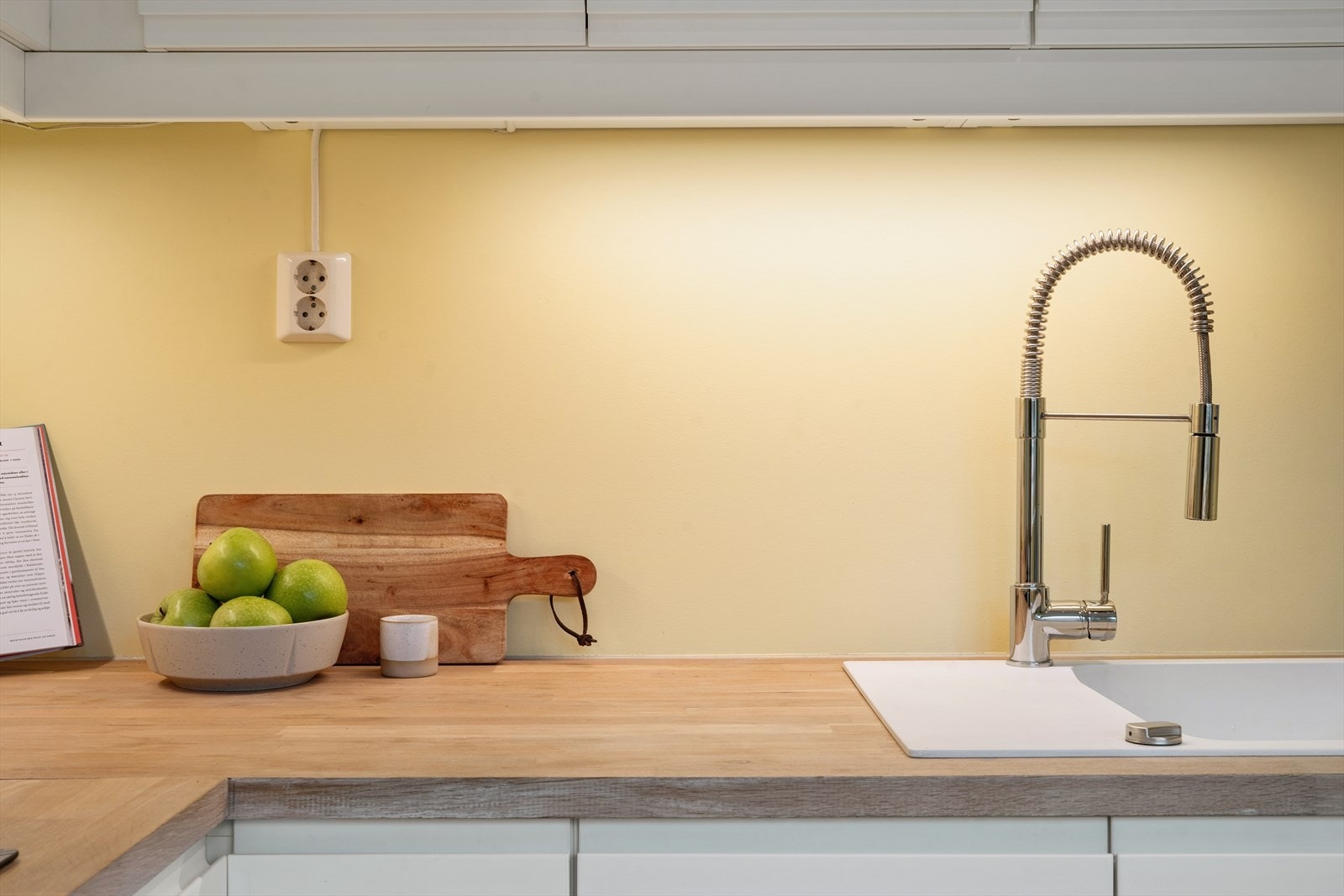 Dette er en aksjeleilighet så man betaler ikke dokumentavgift og det er ingen forkjøpsrett! Galleribilde