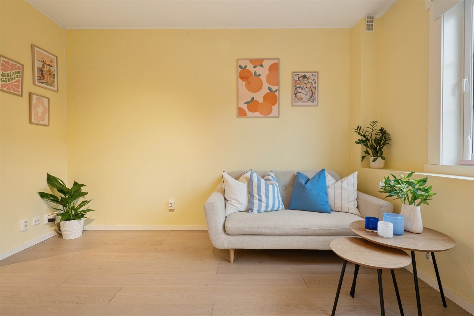 Den lyse og harmoniske gultonen skaper en gjennomgående behagelig stemning Galleribilde