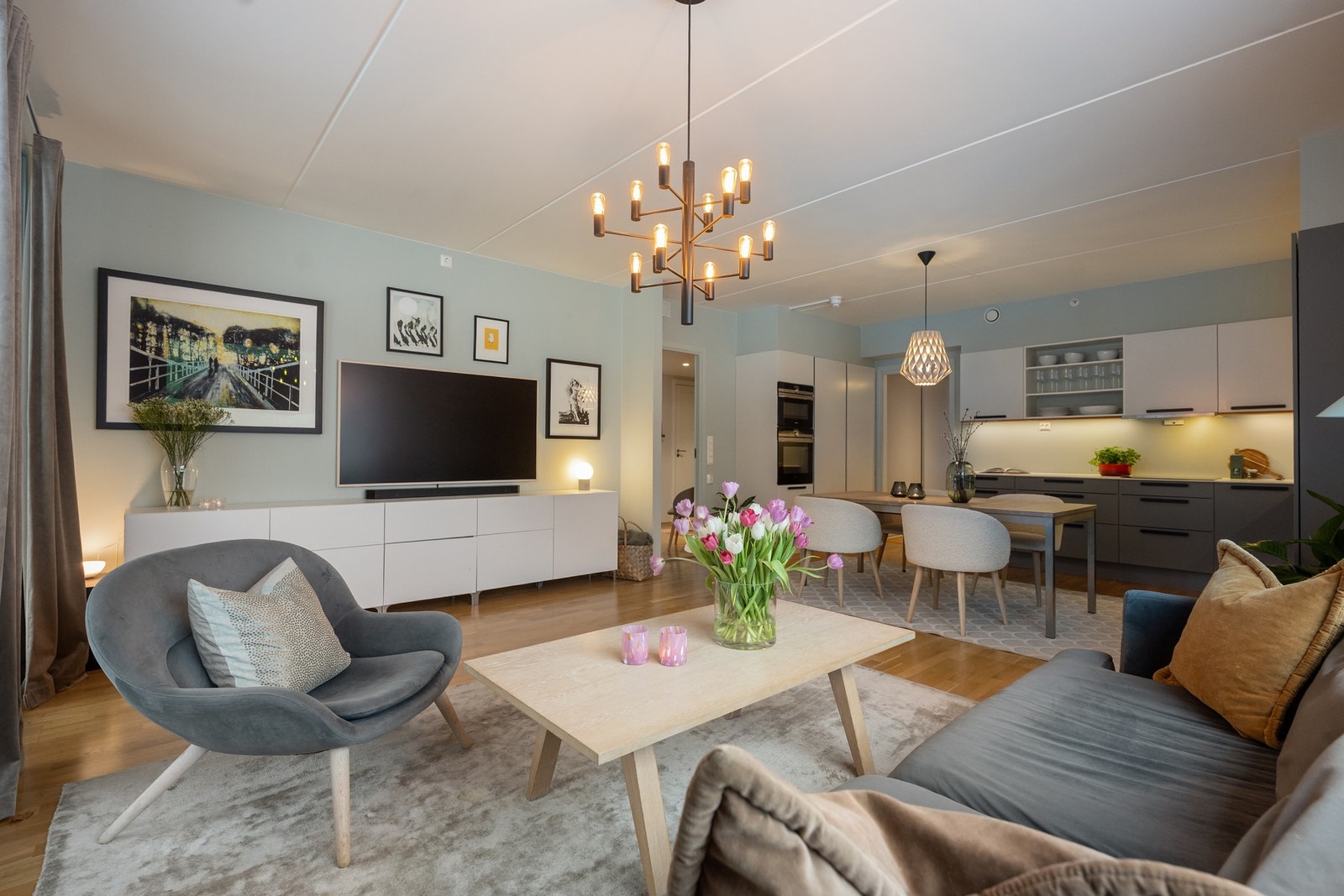 Behagelig vannbåren gulvvarme sørger for godt innemiljø Galleribilde