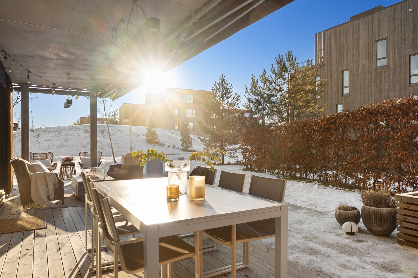 Det er både markiser og screens på terrassen, om man har behov for litt solskjerming Galleribilde